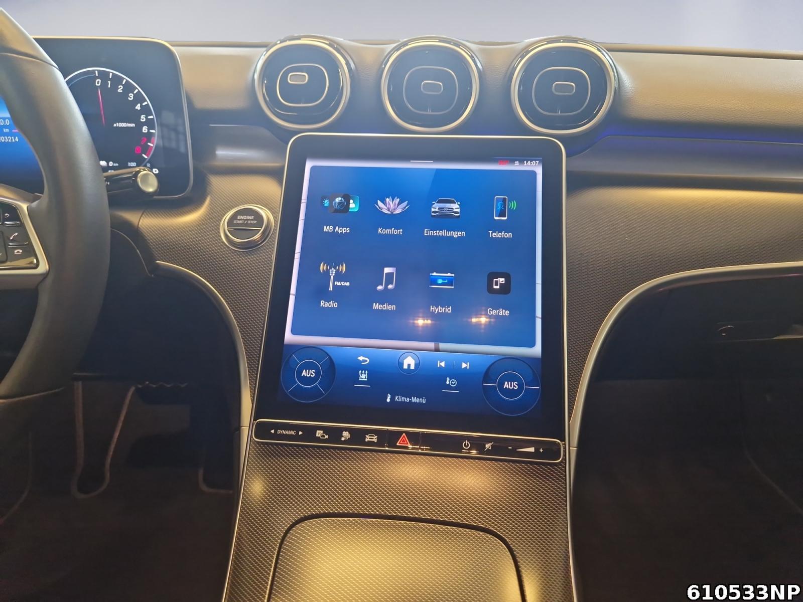 Fahrzeugabbildung Mercedes-Benz C 300 e T Avantgarde Pano AHK Kamera LED CarPlay