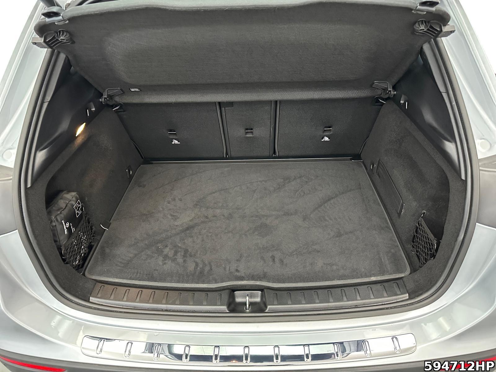 Fahrzeugabbildung Mercedes-Benz GLA 200 d Progressive AHK Kamera DISTRONIC Spur