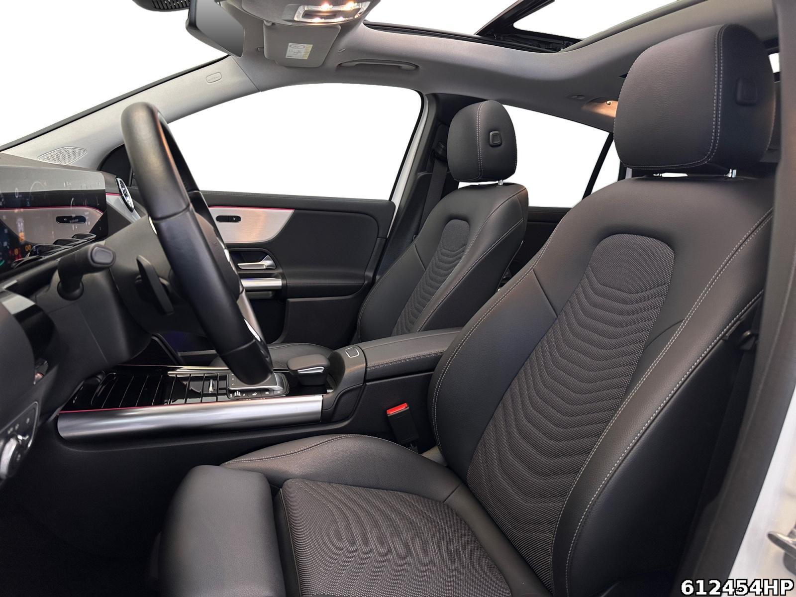 Fahrzeugabbildung Mercedes-Benz EQA Progressive Pano AHK CarPlay Kamera LED