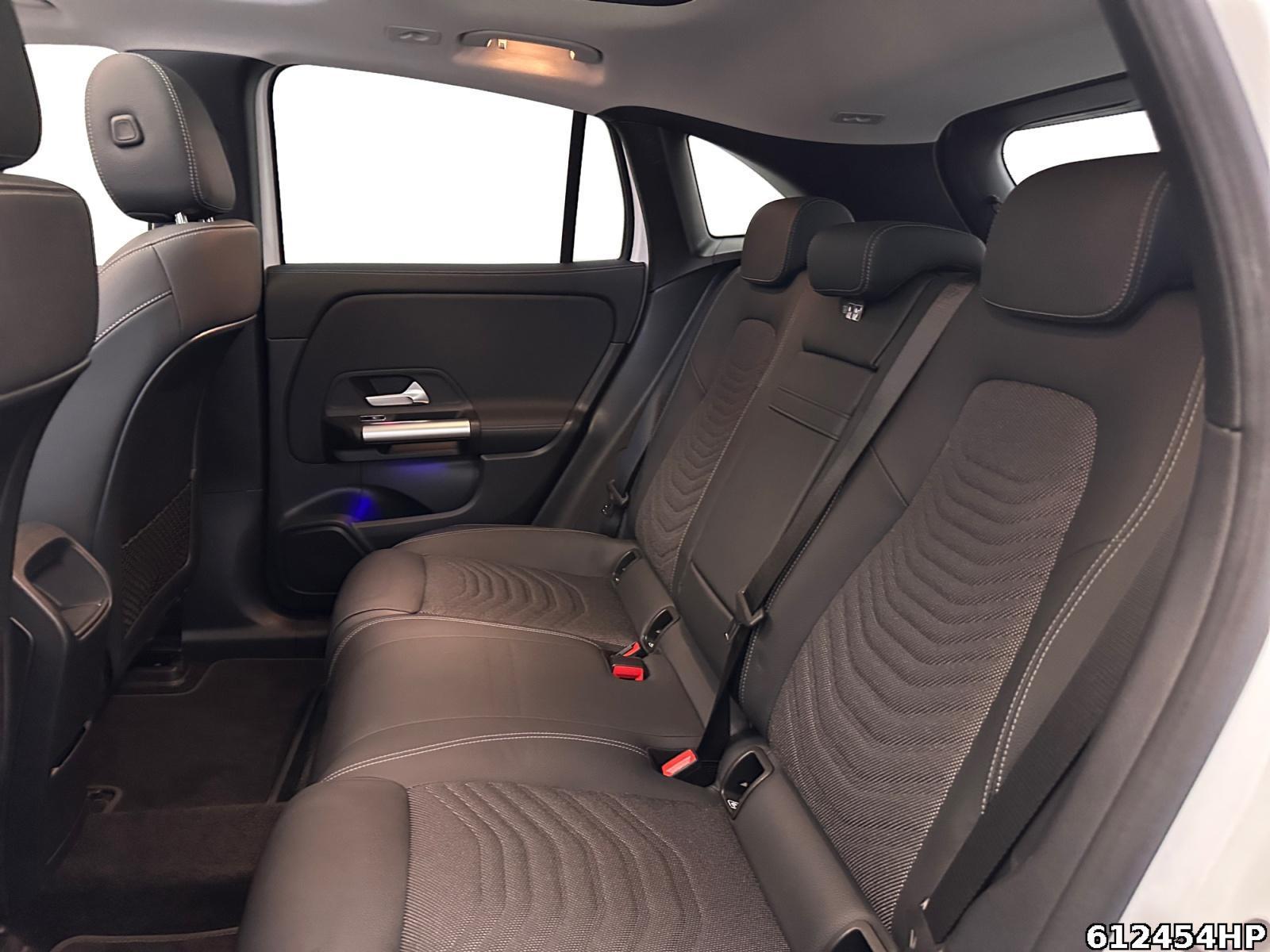 Fahrzeugabbildung Mercedes-Benz EQA Progressive Pano AHK CarPlay Kamera LED