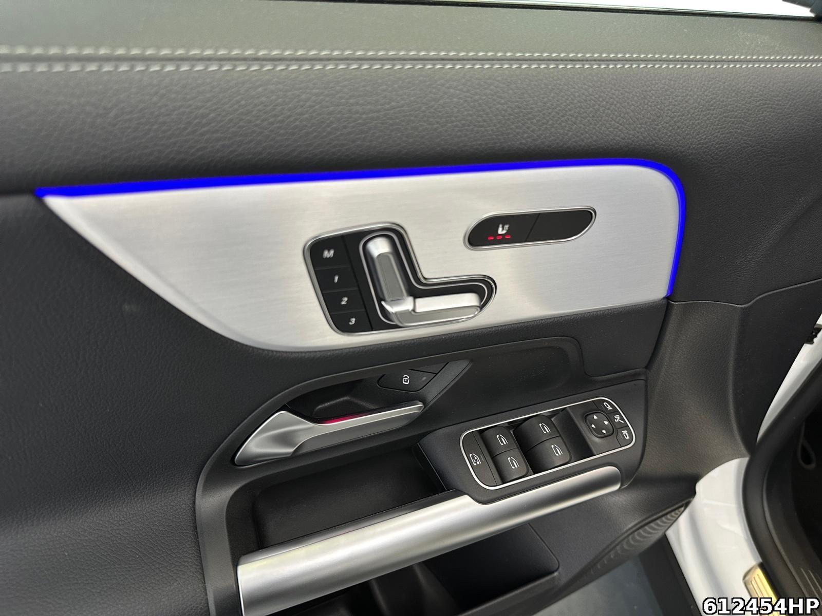 Fahrzeugabbildung Mercedes-Benz EQA Progressive Pano AHK CarPlay Kamera LED