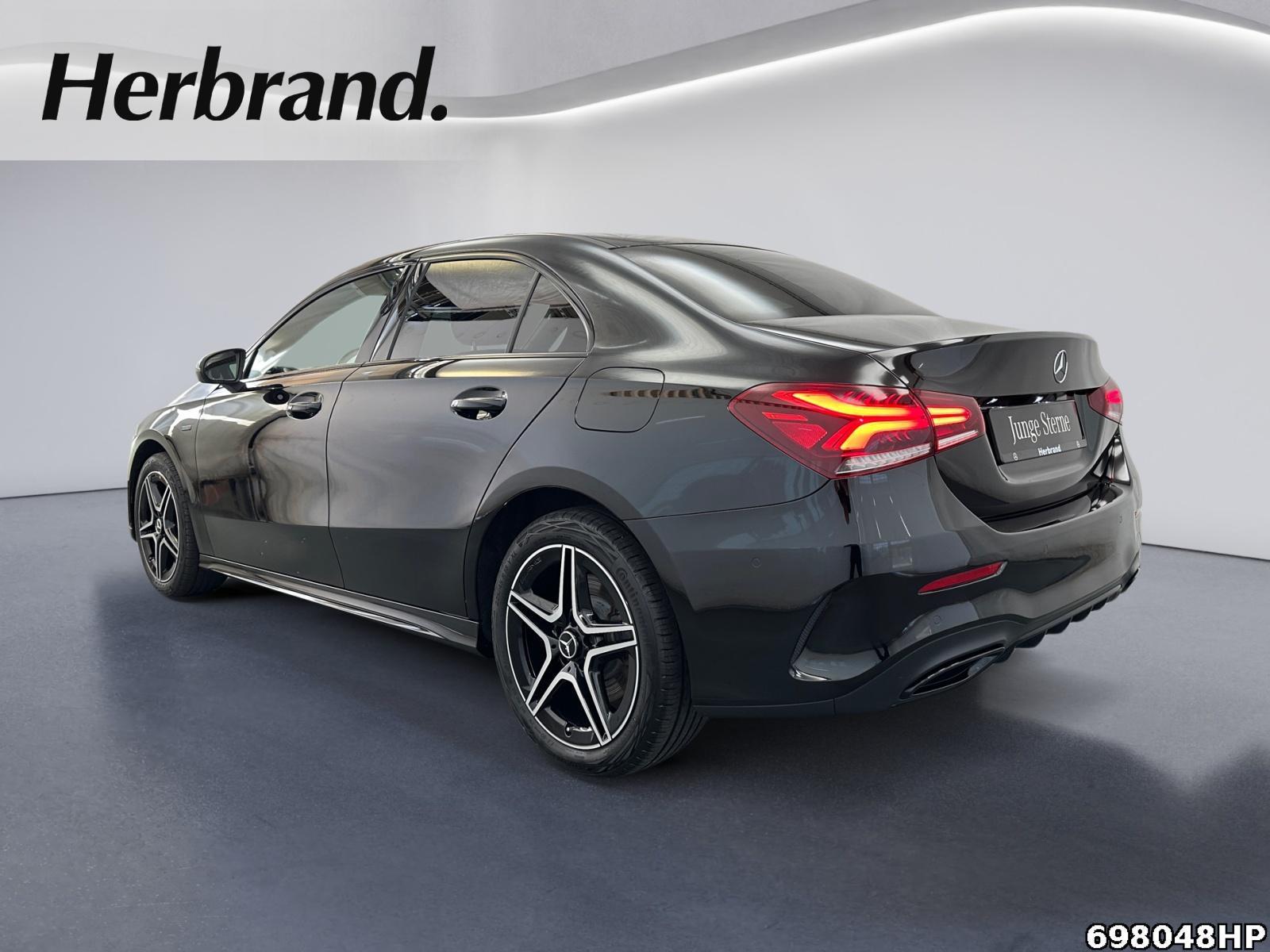 Fahrzeugabbildung Mercedes-Benz A 250 AMG EDITION 2020 Night-Paket Ambientebel