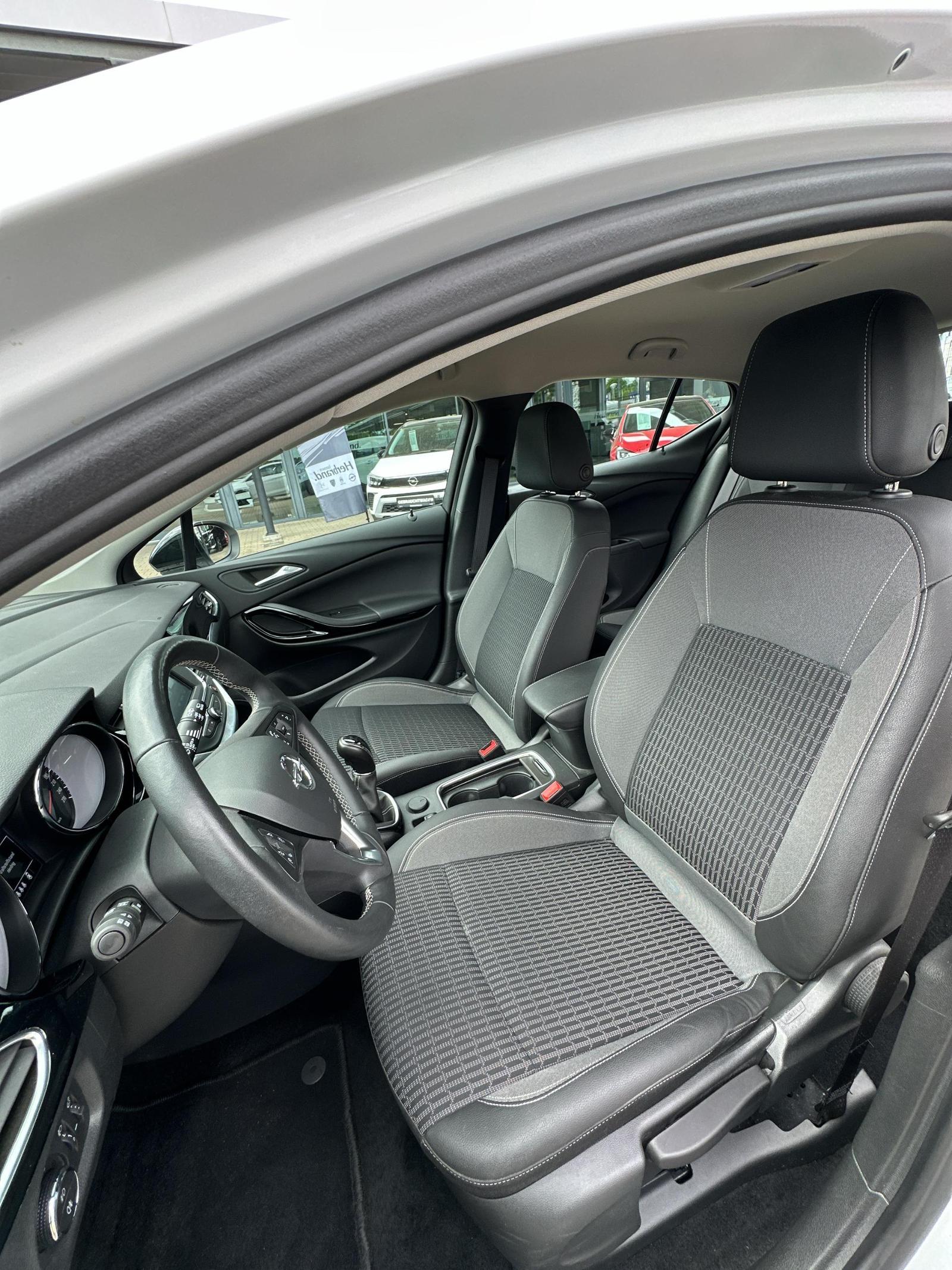 Fahrzeugabbildung Opel Astra Design & Tech+NAVI+SHZ+USB+LED+S&S+PDC+