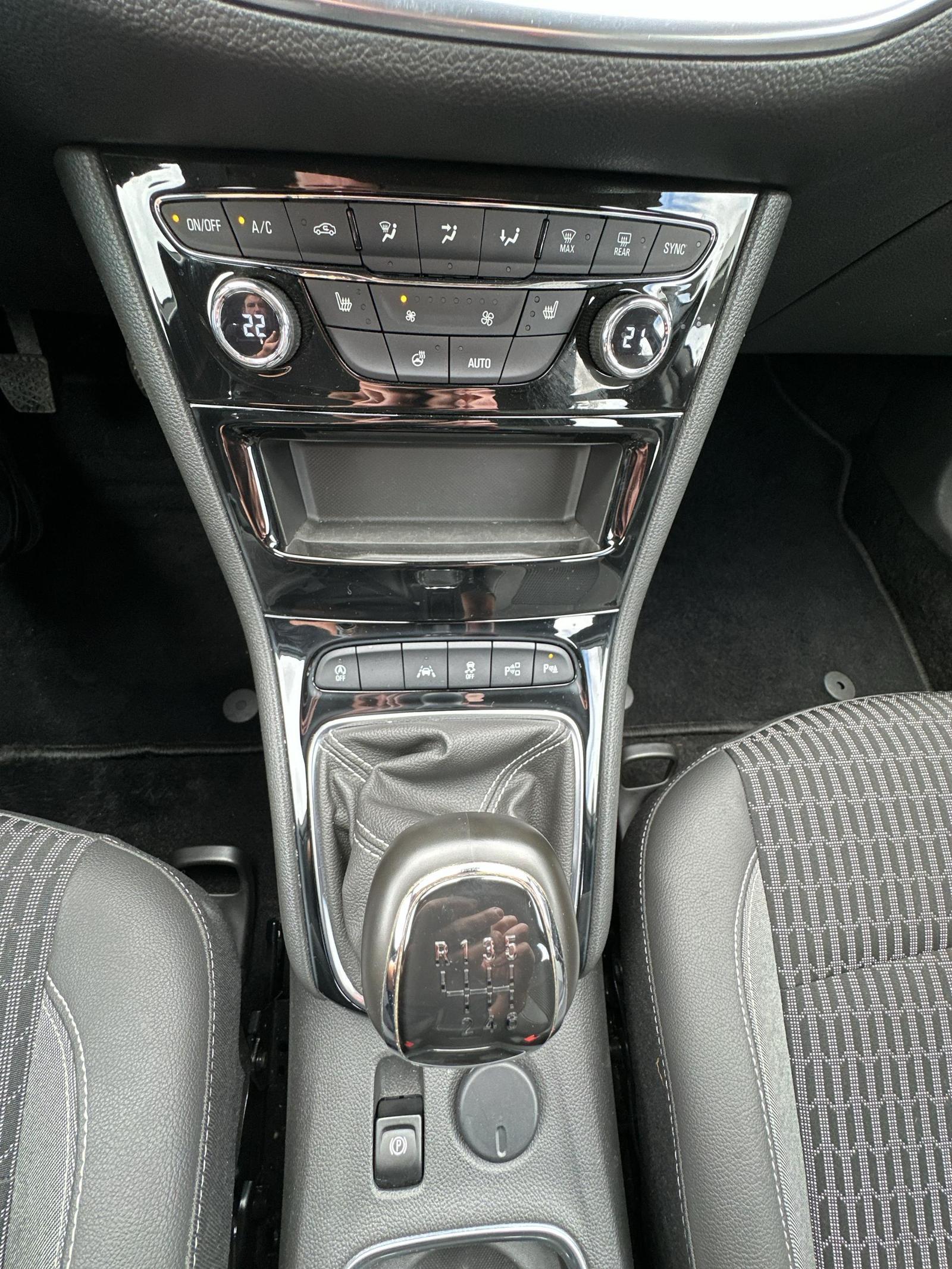 Fahrzeugabbildung Opel Astra Design & Tech+NAVI+SHZ+USB+LED+S&S+PDC+