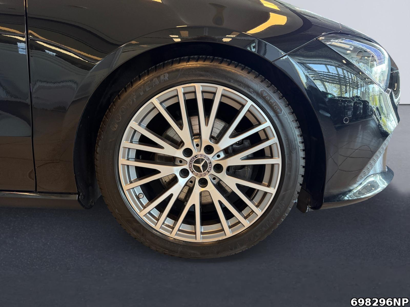 Fahrzeugabbildung Mercedes-Benz CLA 200 Shooting Brake Progressive CarPlay Rückfahrkamera