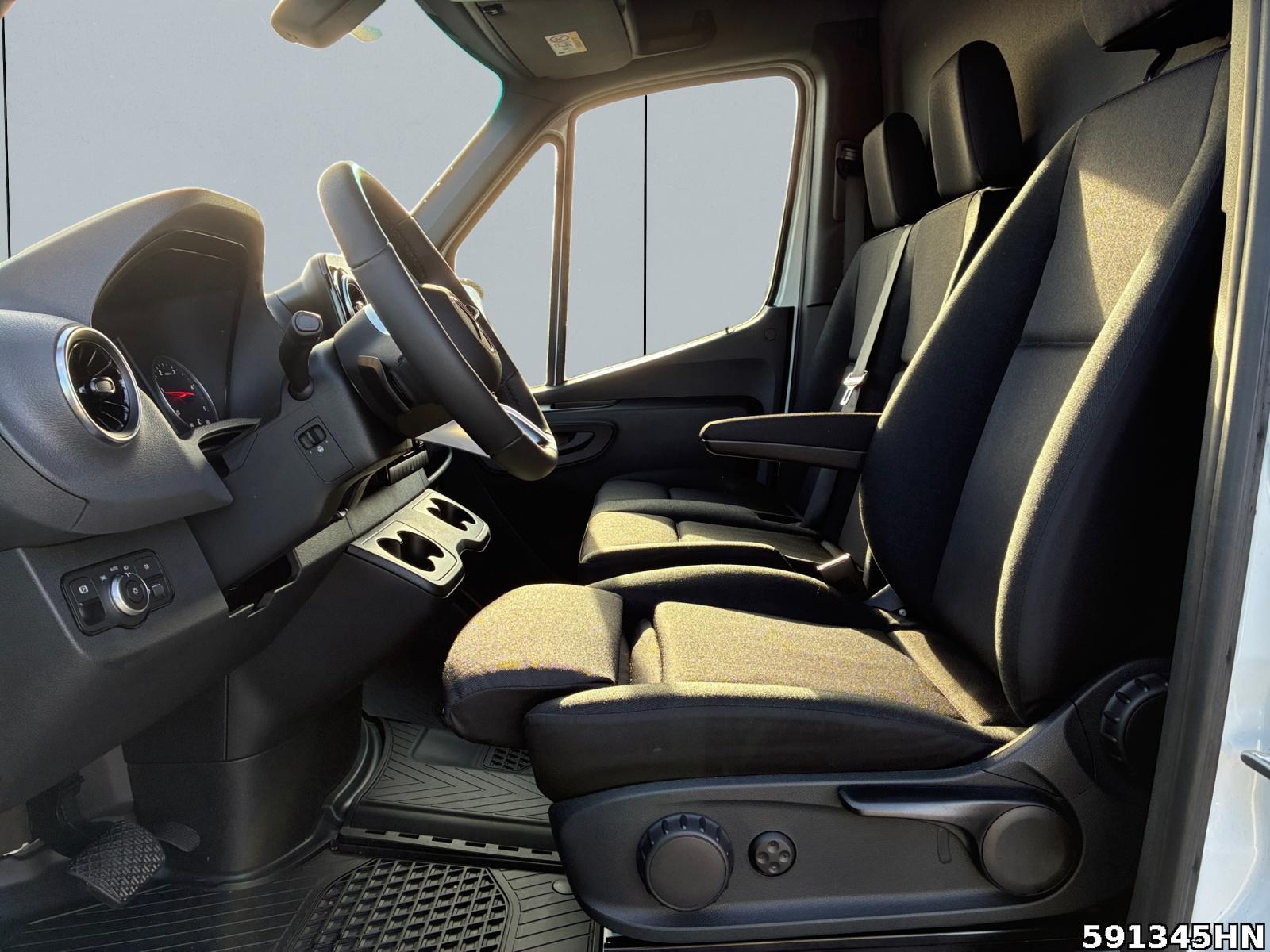 Fahrzeugabbildung Mercedes-Benz Sprinter 319 L2H2 SELECT *LED*AHK*KAM*DISTRONIC*