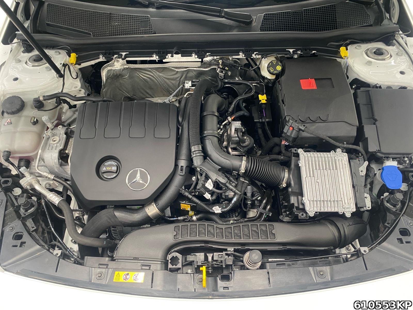 Fahrzeugabbildung Mercedes-Benz A 180 AMG Pano Multibeam Night Kamera Totw. 19