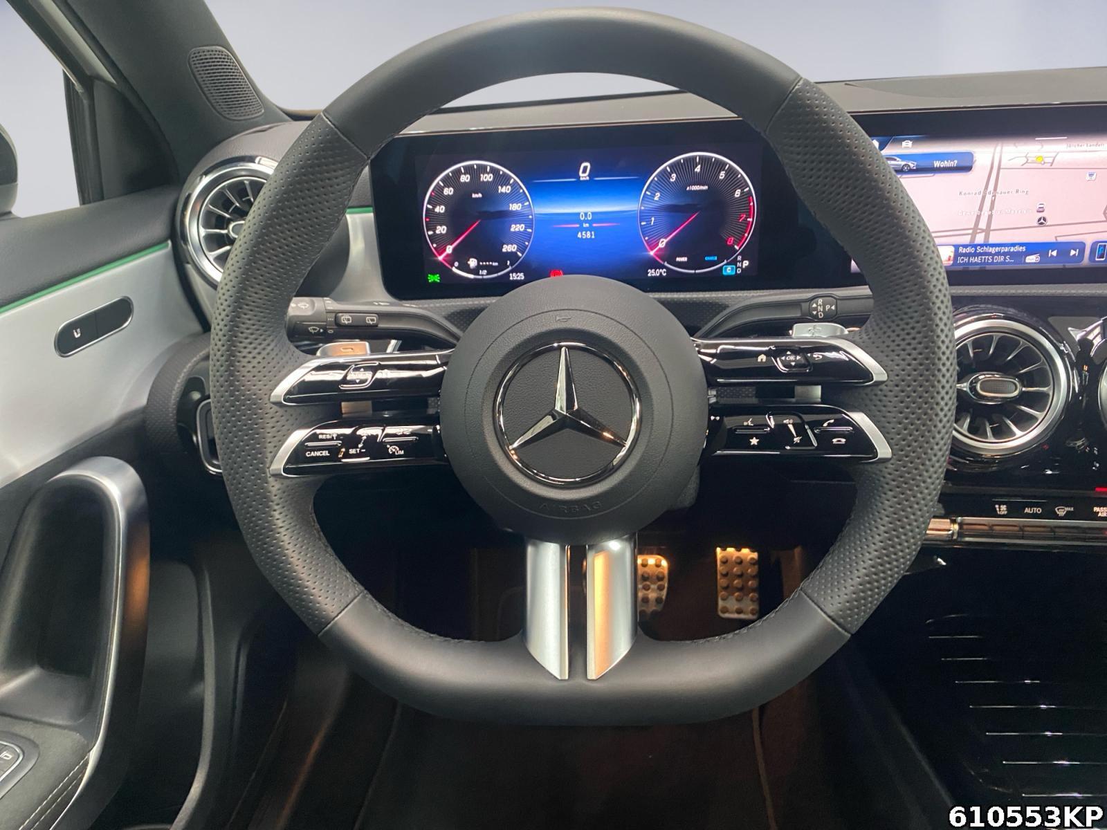 Fahrzeugabbildung Mercedes-Benz A 180 AMG Pano Multibeam Night Kamera Totw. 19