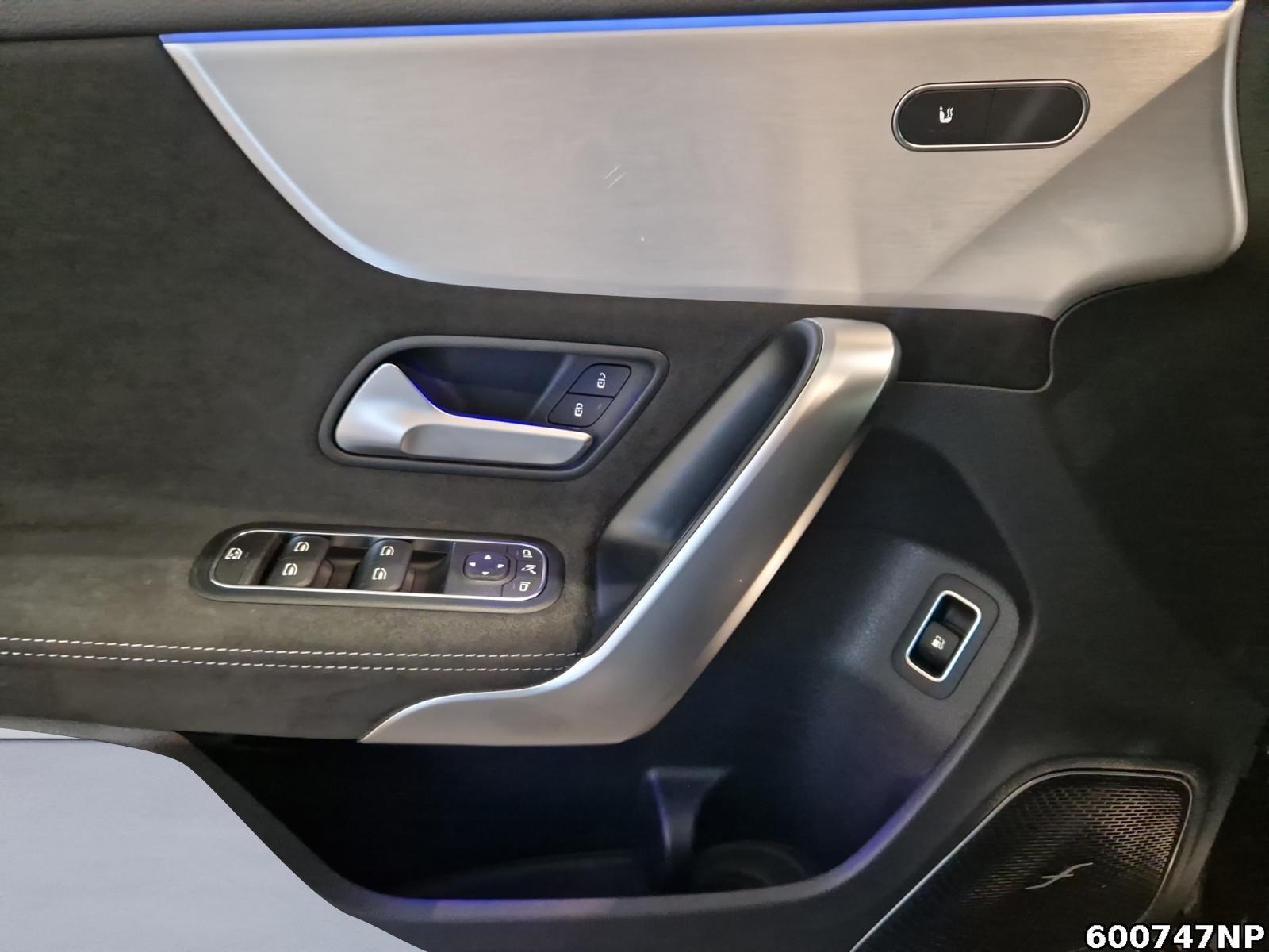 Fahrzeugabbildung Mercedes-Benz A 250 AMG Line Edition 2020 Night Totwinkel