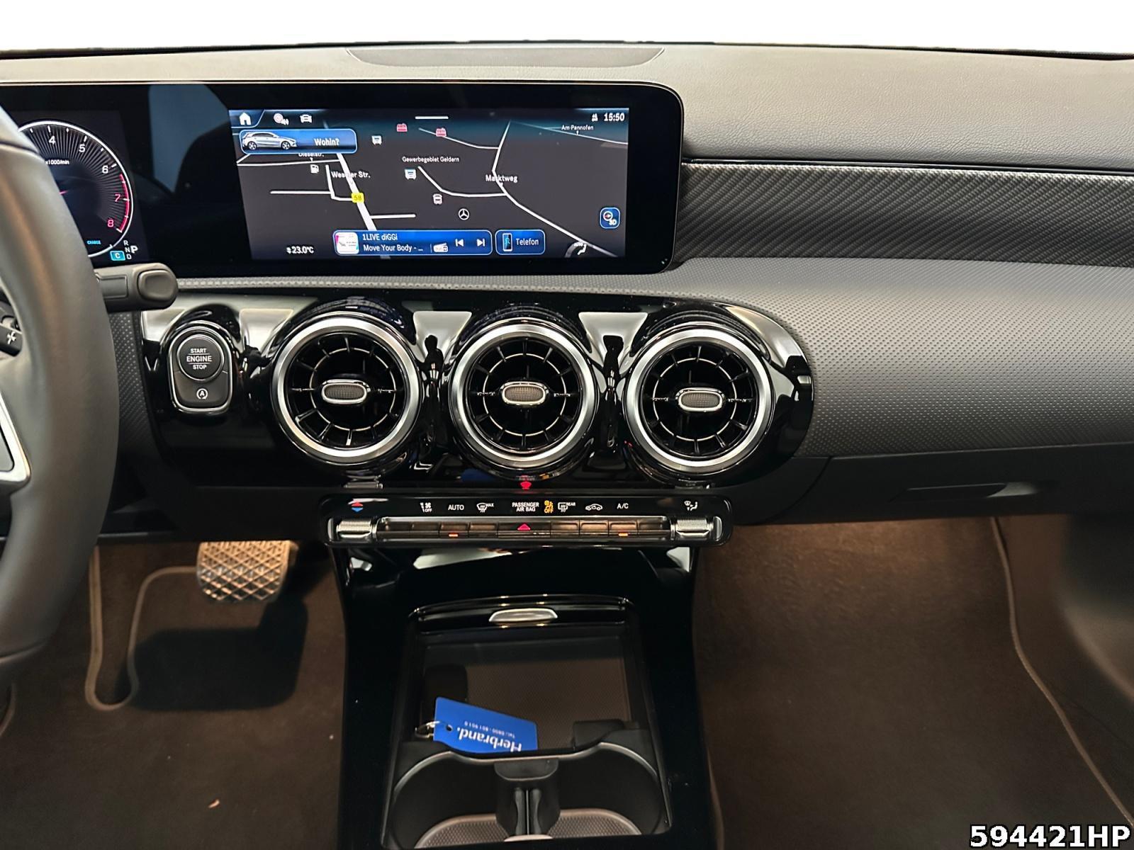Fahrzeugabbildung Mercedes-Benz A 180 Progressive Pano-SD LED Kamera Widescreen