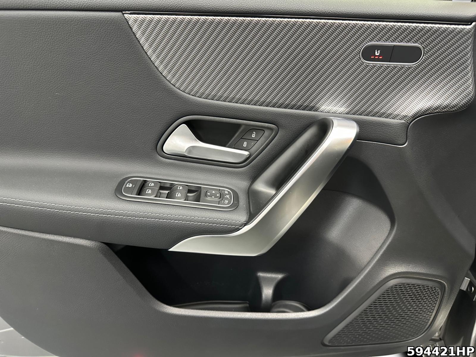 Fahrzeugabbildung Mercedes-Benz A 180 Progressive Pano-SD LED Kamera Widescreen