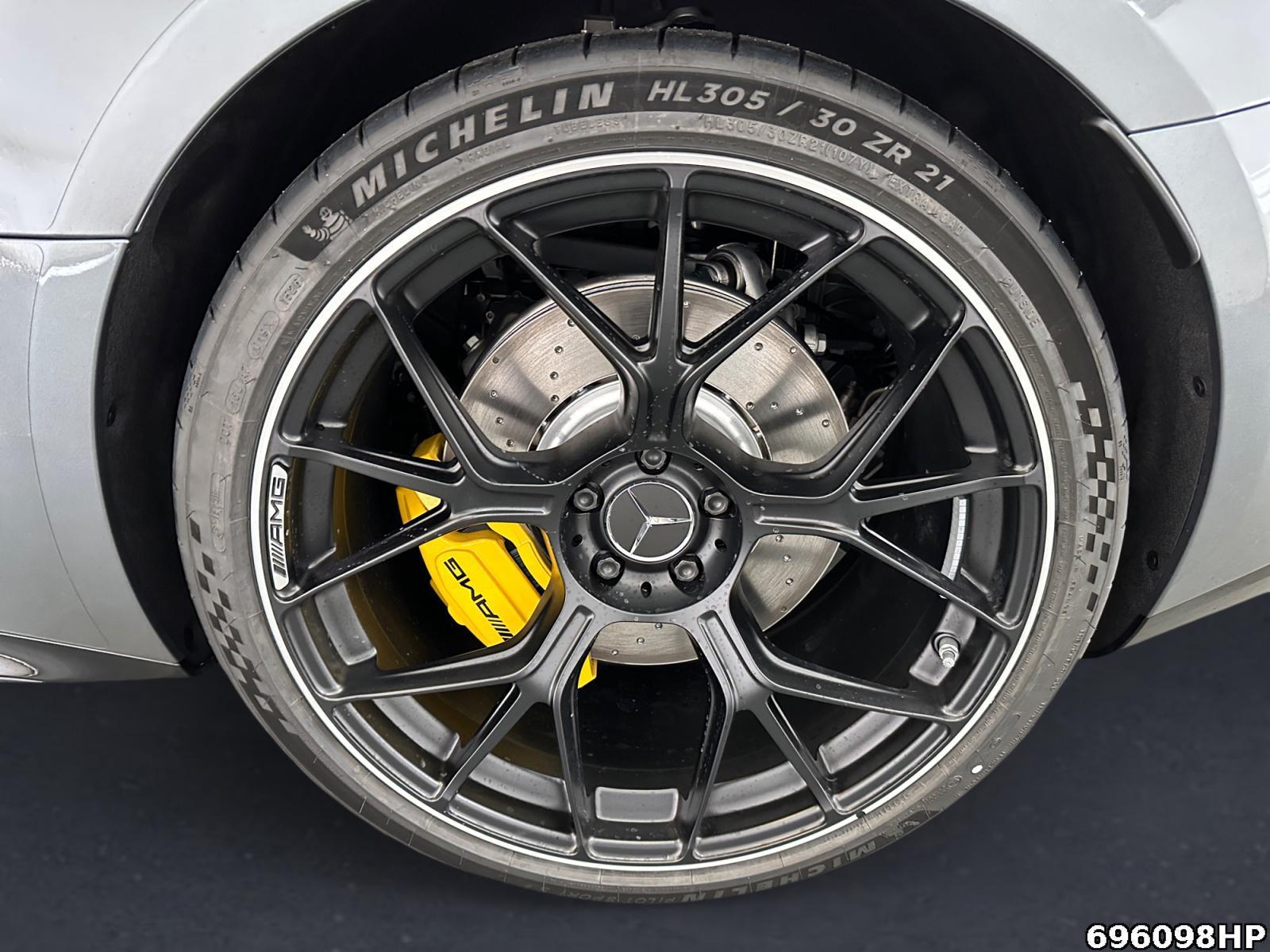 Fahrzeugabbildung Mercedes-Benz AMG GT 63 4MATIC+ +AERO+NIGHT+MASSAGE+HUD+360°K+