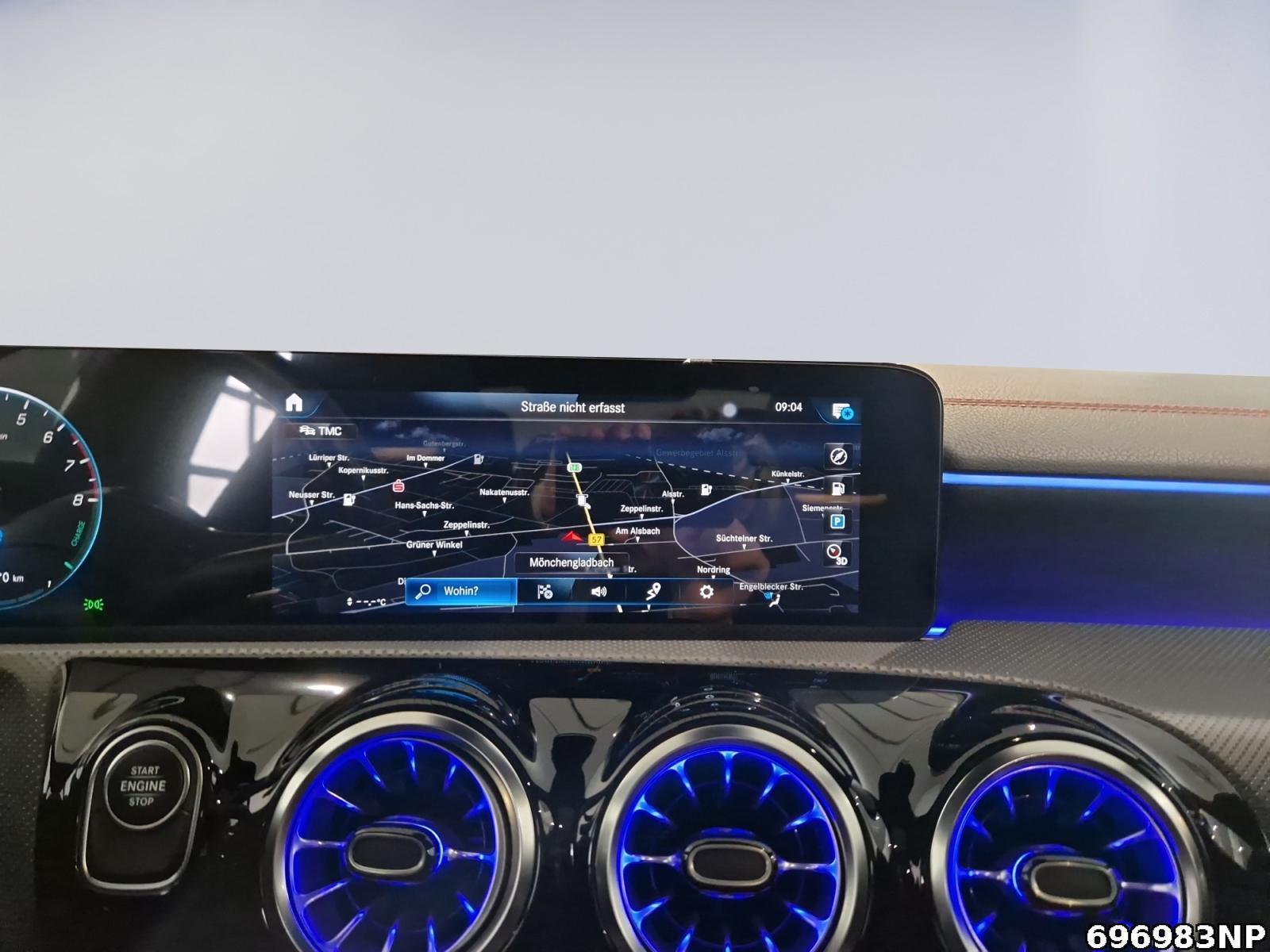 Fahrzeugabbildung Mercedes-Benz CLA 250 e Coupé AMG Panorama Totwinkel Ambiente