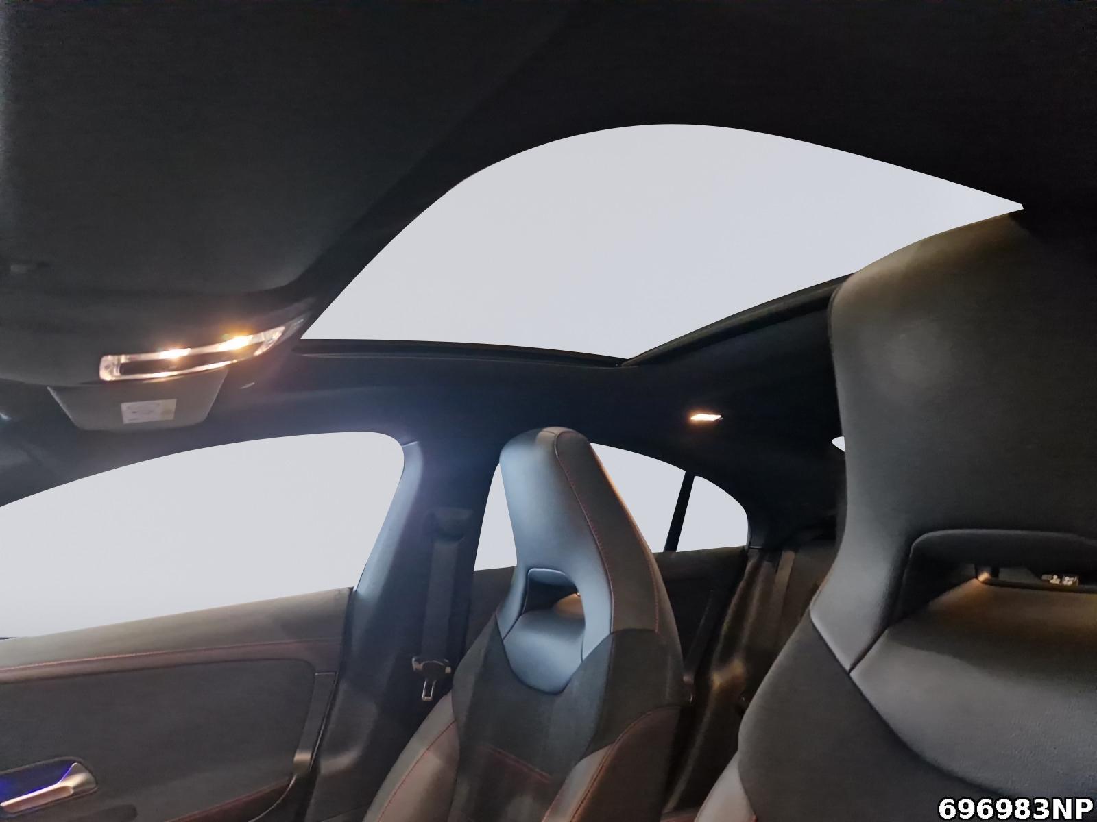 Fahrzeugabbildung Mercedes-Benz CLA 250 e Coupé AMG Panorama Totwinkel Ambiente