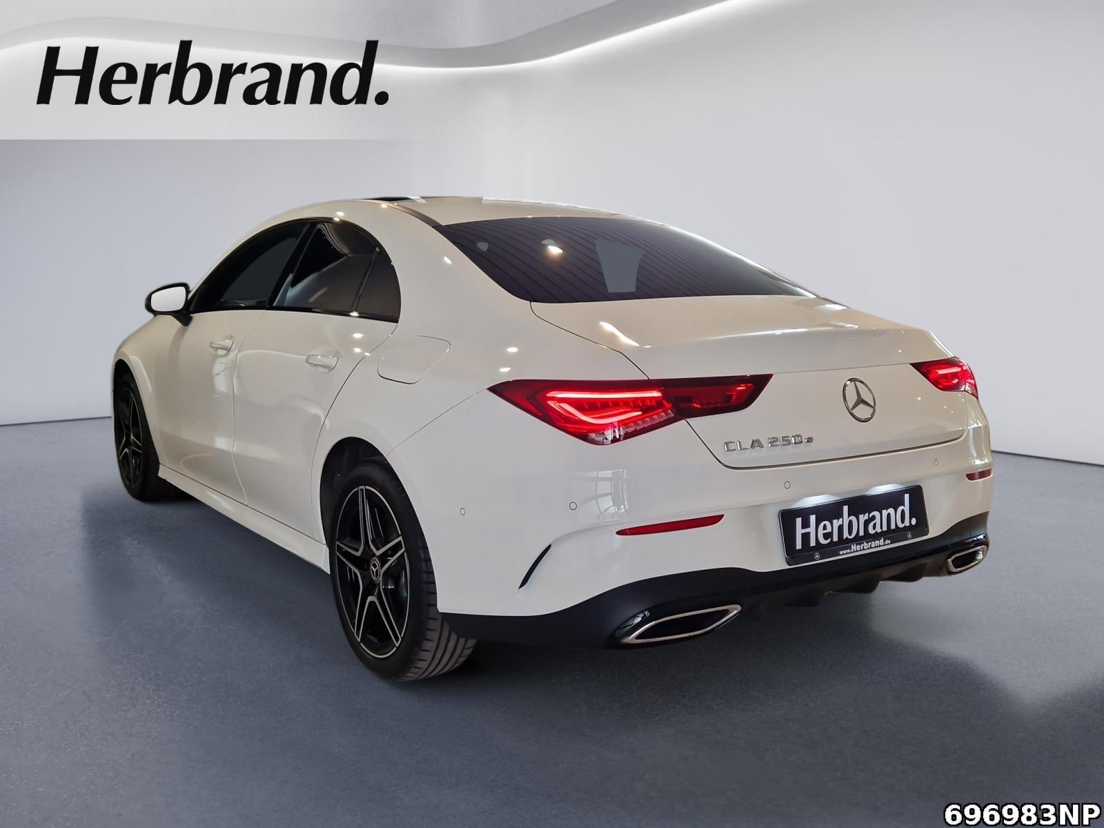 Fahrzeugabbildung Mercedes-Benz CLA 250 e Coupé AMG Panorama Totwinkel Ambiente