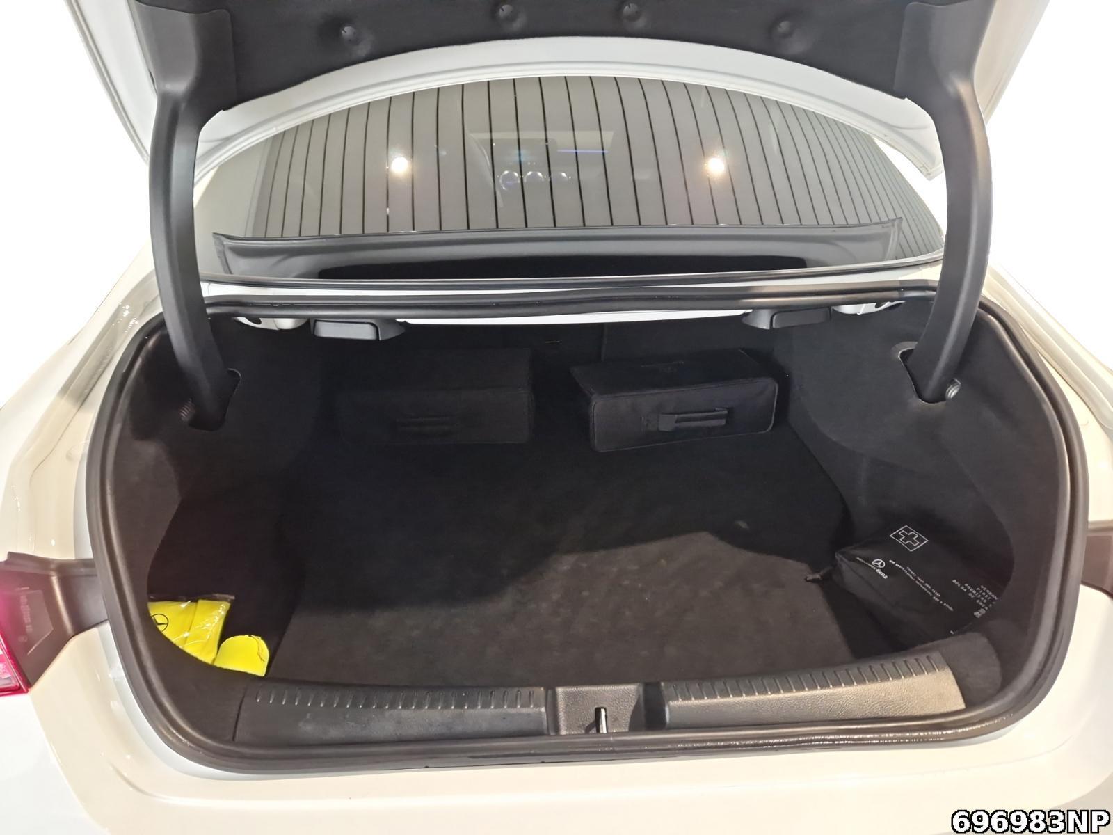 Fahrzeugabbildung Mercedes-Benz CLA 250 e Coupé AMG Panorama Totwinkel Ambiente