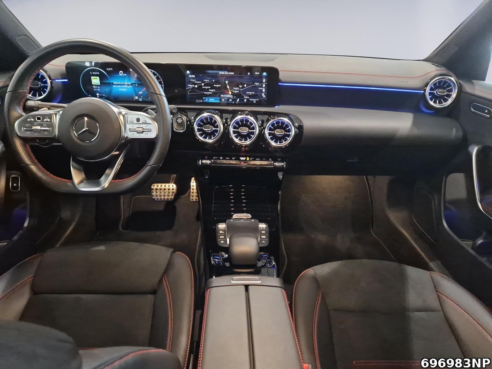 Fahrzeugabbildung Mercedes-Benz CLA 250 e Coupé AMG Panorama Totwinkel Ambiente