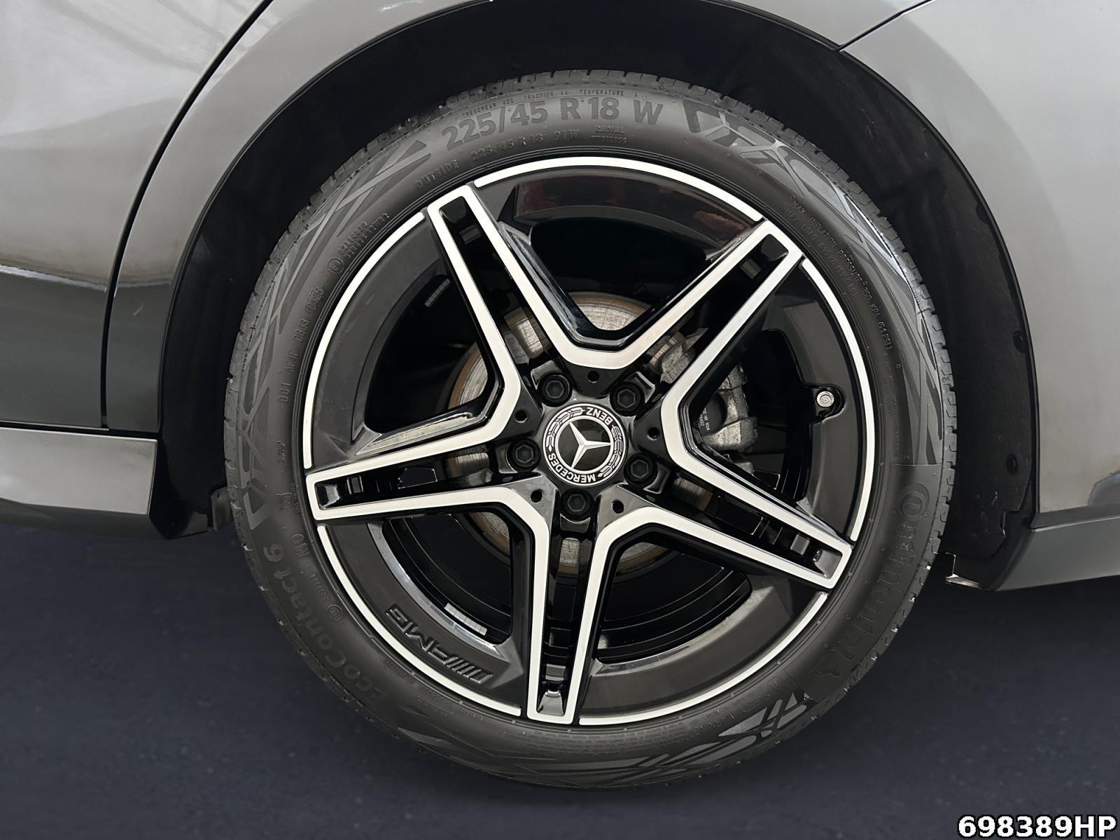 Fahrzeugabbildung Mercedes-Benz CLA 180 AMG Pano Night 360° KEYLESS Lenkradhzg.