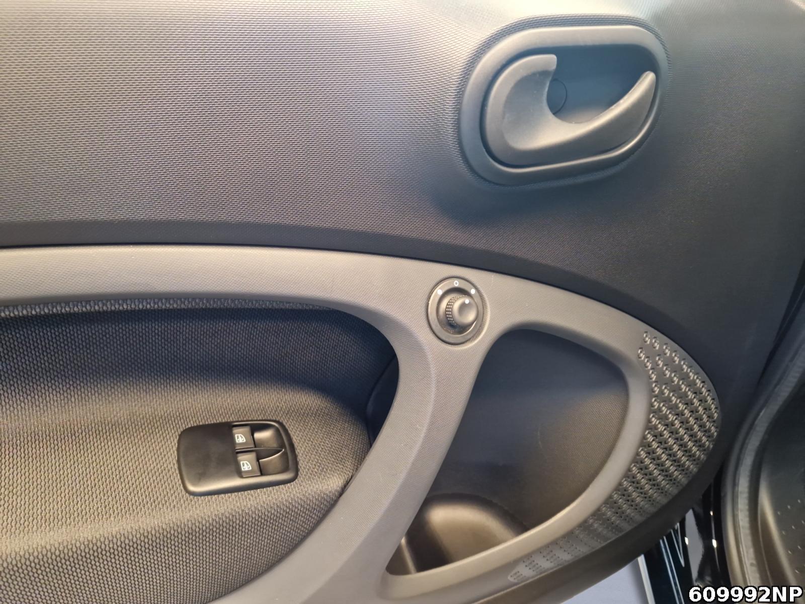 Fahrzeugabbildung Smart ForTwo EQ Coupé Sitzheizung 22kW-Bordlader