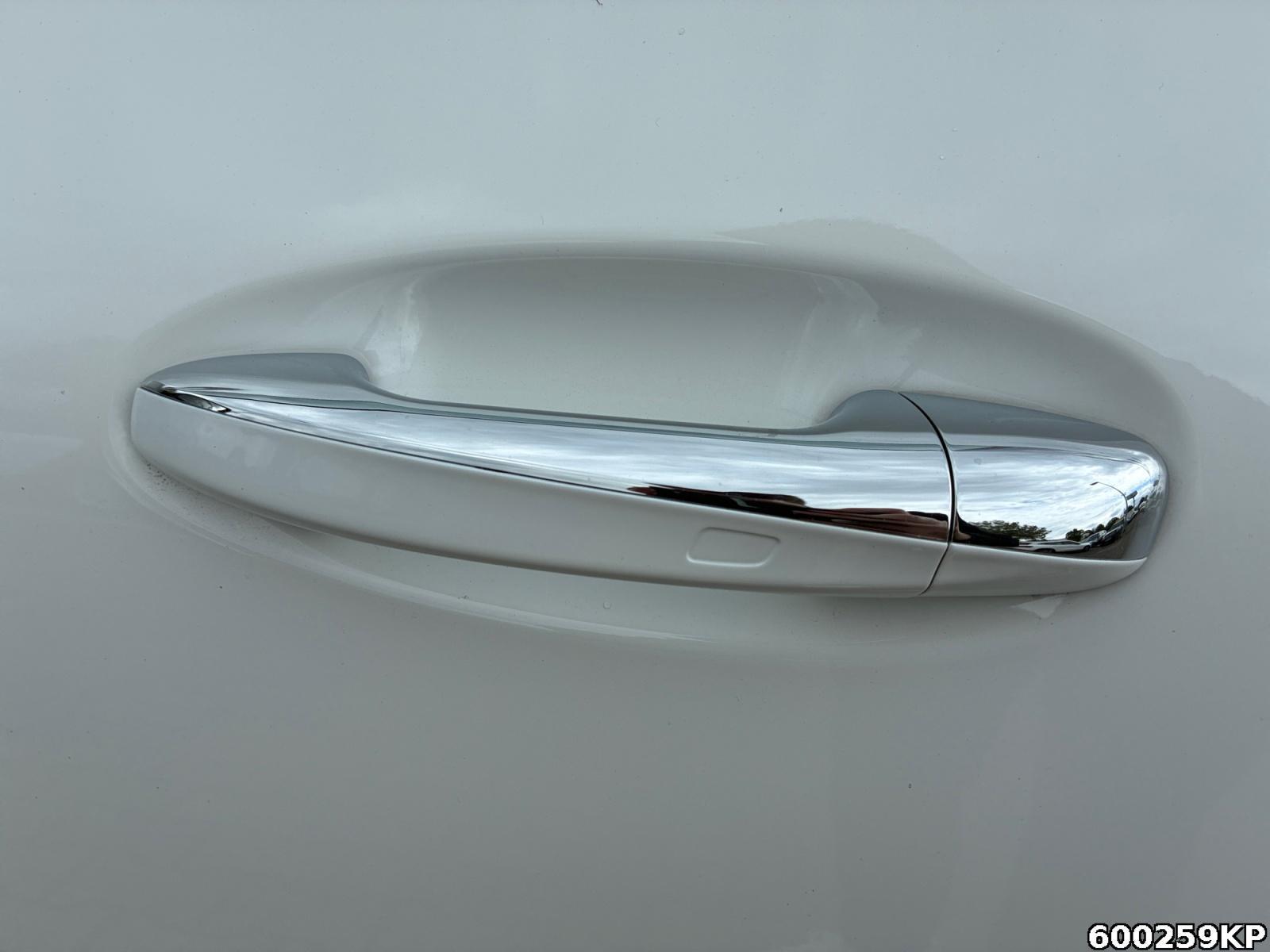 Fahrzeugabbildung Mercedes-Benz EQA Electric Art Pano Night Memo Lenkradhzg