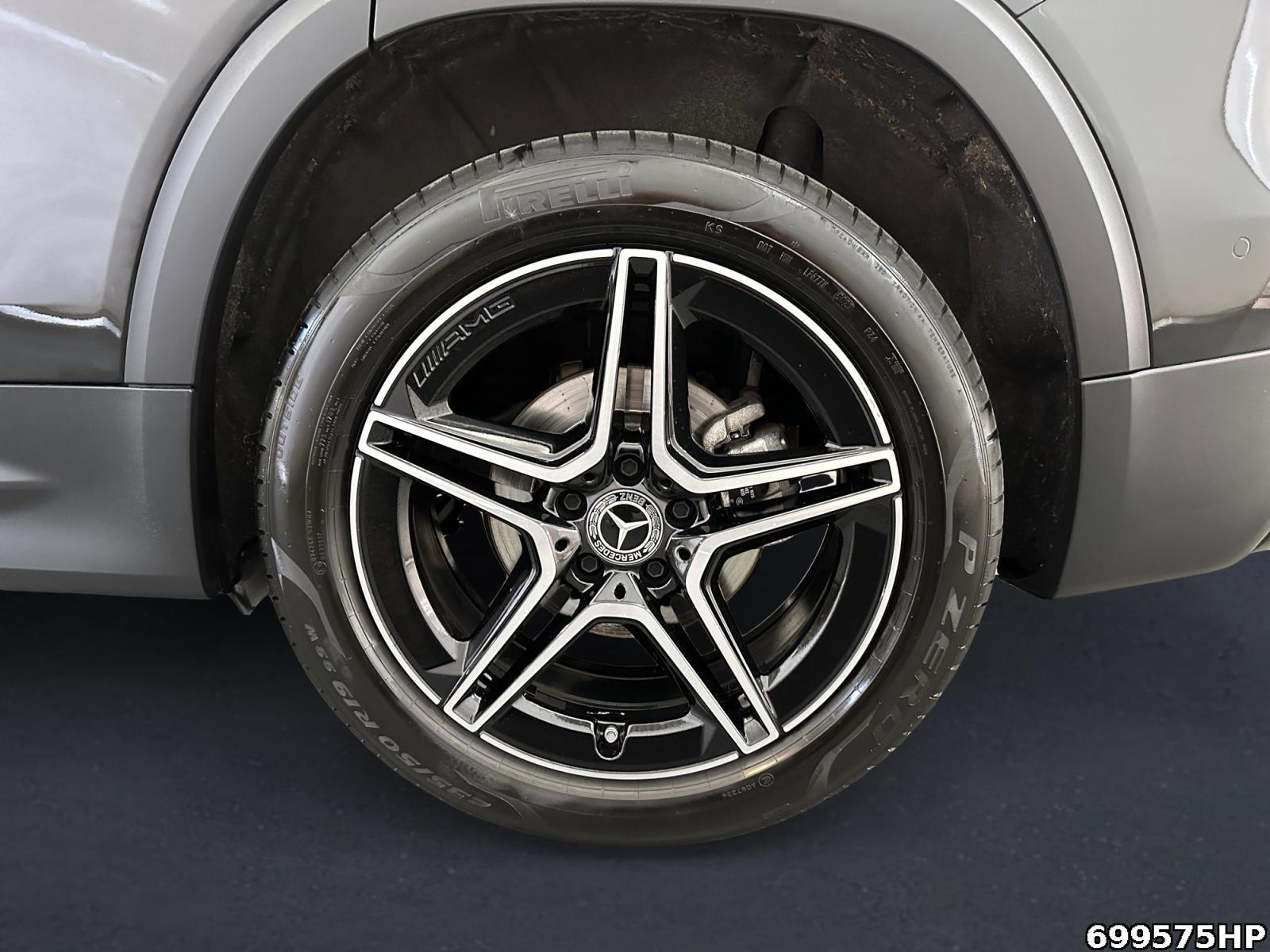 Fahrzeugabbildung Mercedes-Benz GLB 180 AMG Night PANO MULTIBEAM KEYLESS 360°-K.