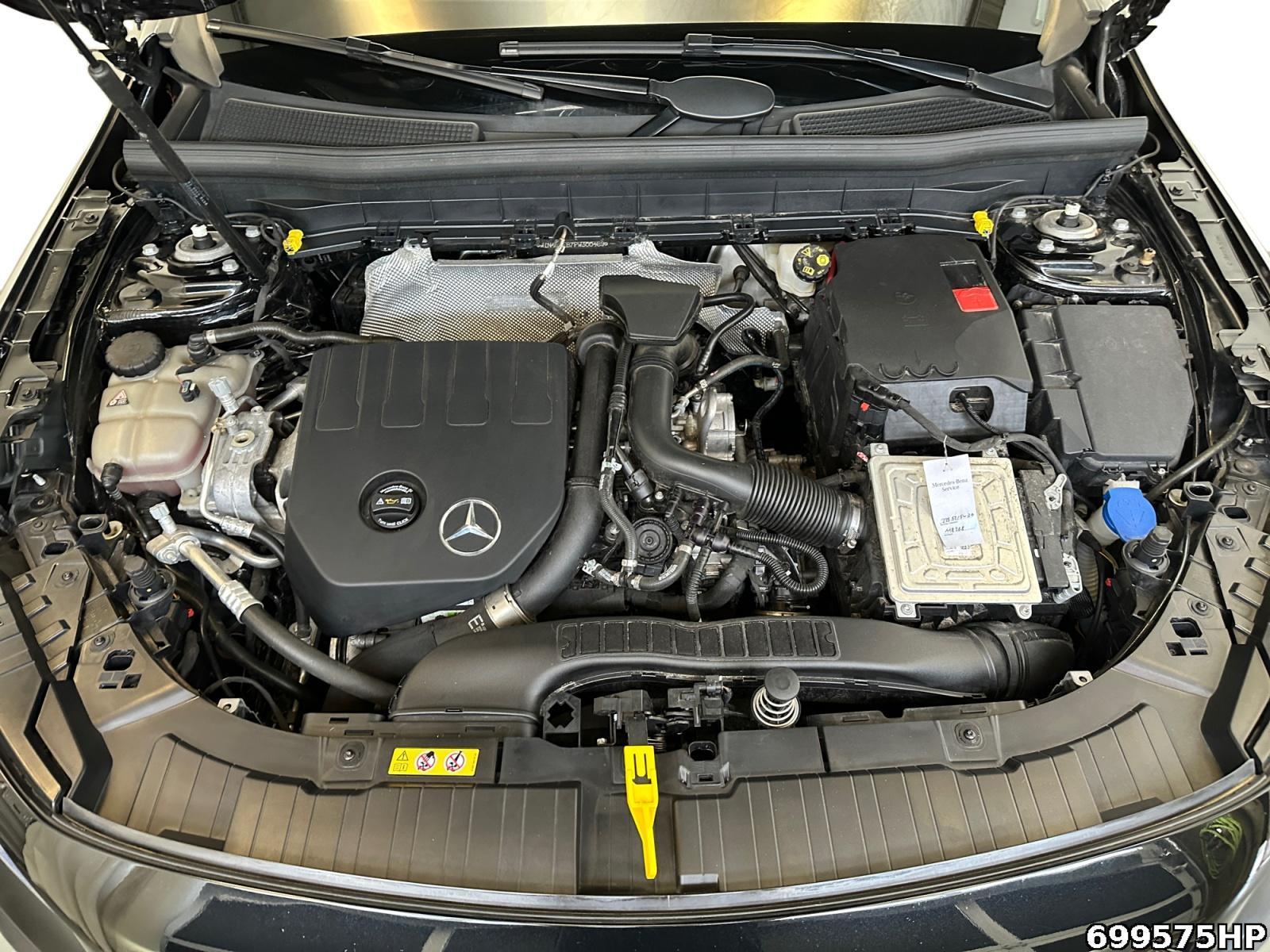 Fahrzeugabbildung Mercedes-Benz GLB 180 AMG Night PANO MULTIBEAM KEYLESS 360°-K.