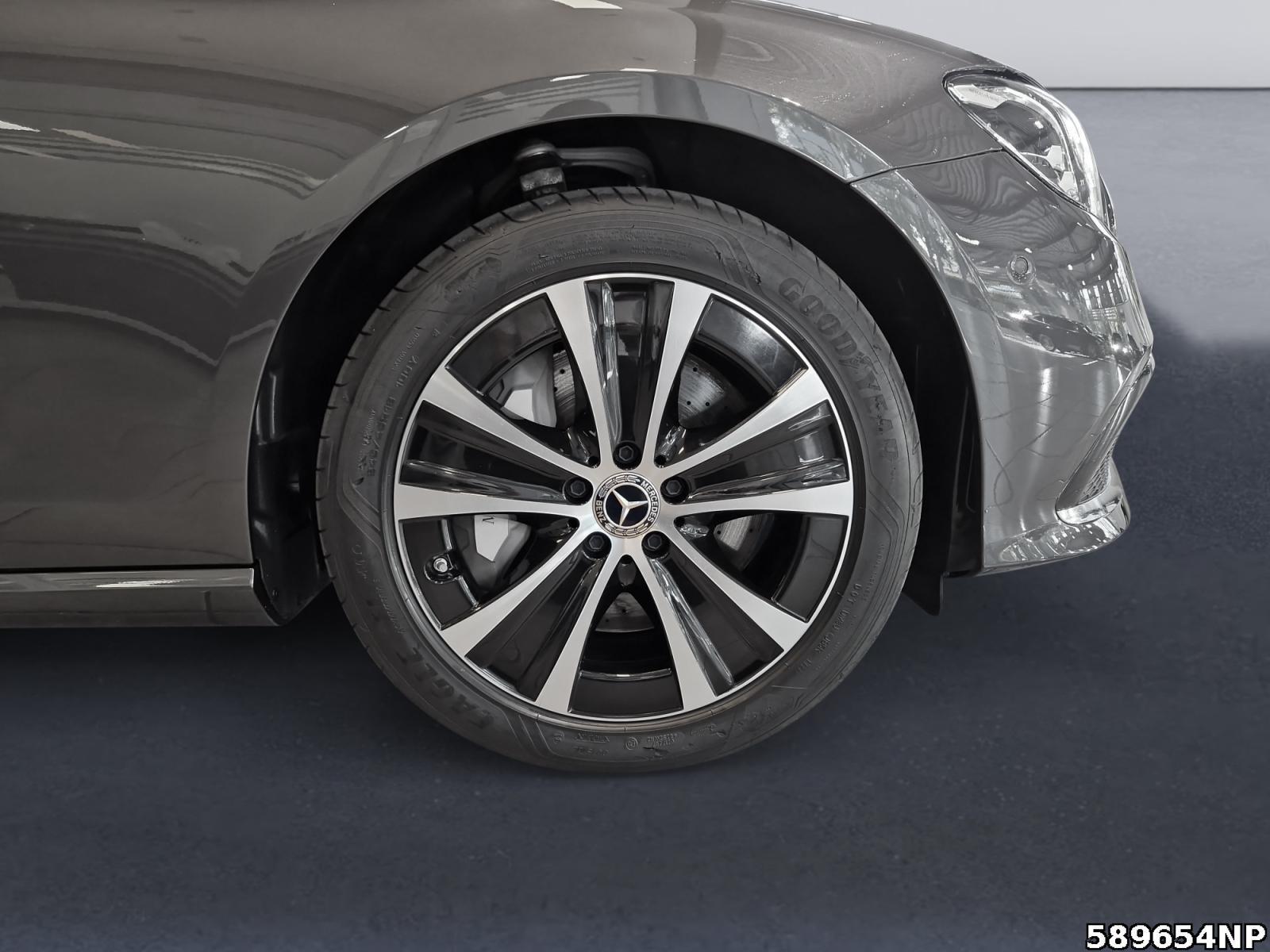 Fahrzeugabbildung Mercedes-Benz E 300 T Avantgarde 360° Fahrassistenzpaket+