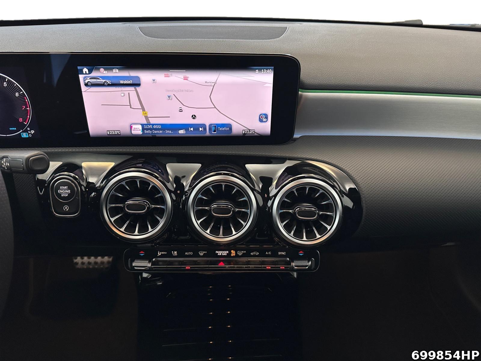 Fahrzeugabbildung Mercedes-Benz A 200 AMG Night Distronic Kamera Ambiente 19