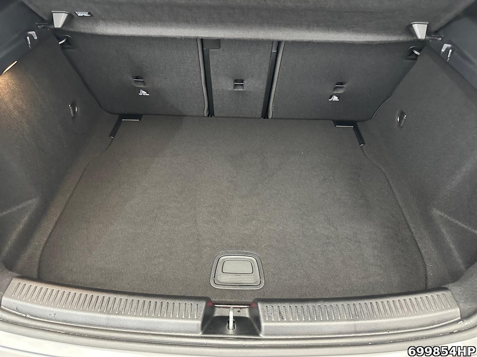 Fahrzeugabbildung Mercedes-Benz A 200 AMG Night Distronic Kamera Ambiente 19