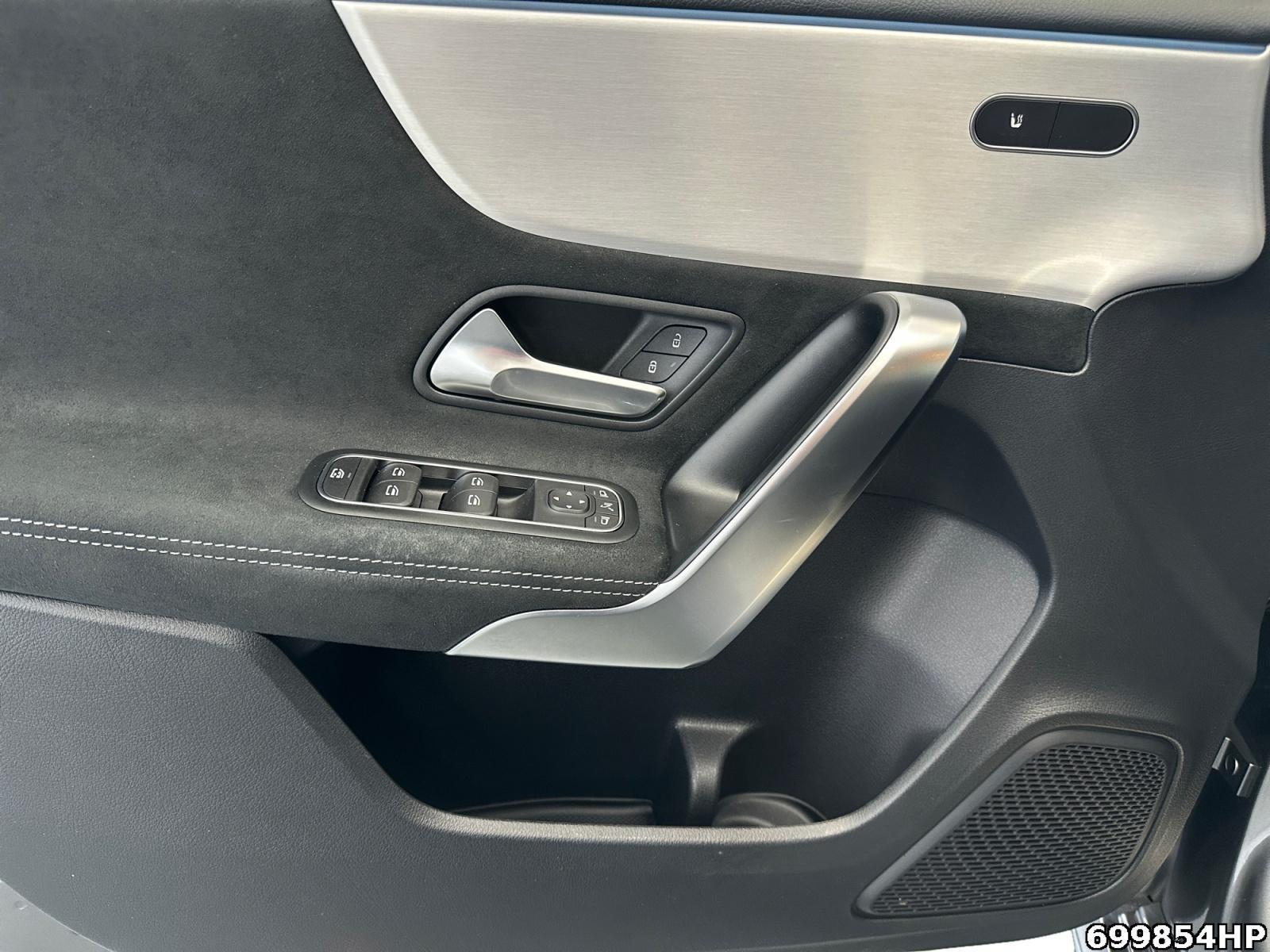 Fahrzeugabbildung Mercedes-Benz A 200 AMG Night Distronic Kamera Ambiente 19