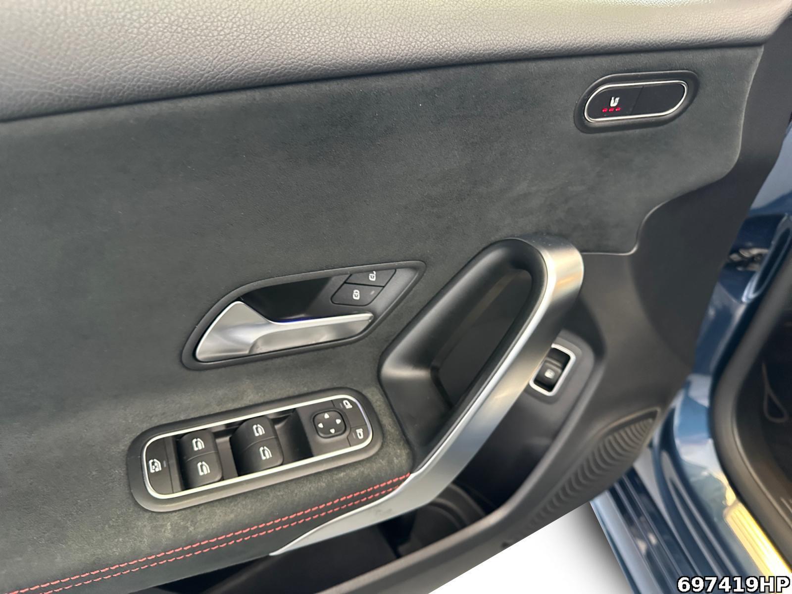 Fahrzeugabbildung Mercedes-Benz A 250 AMG Ambiente Apple CarPlay Kamera