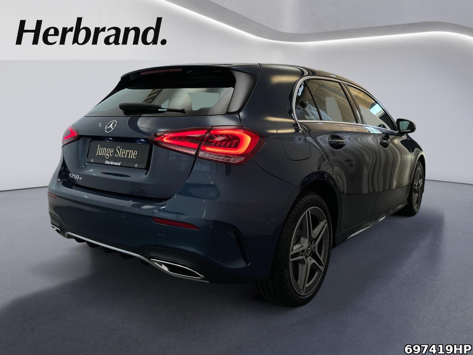 Fahrzeugabbildung Mercedes-Benz A 250 AMG Ambiente Apple CarPlay Kamera