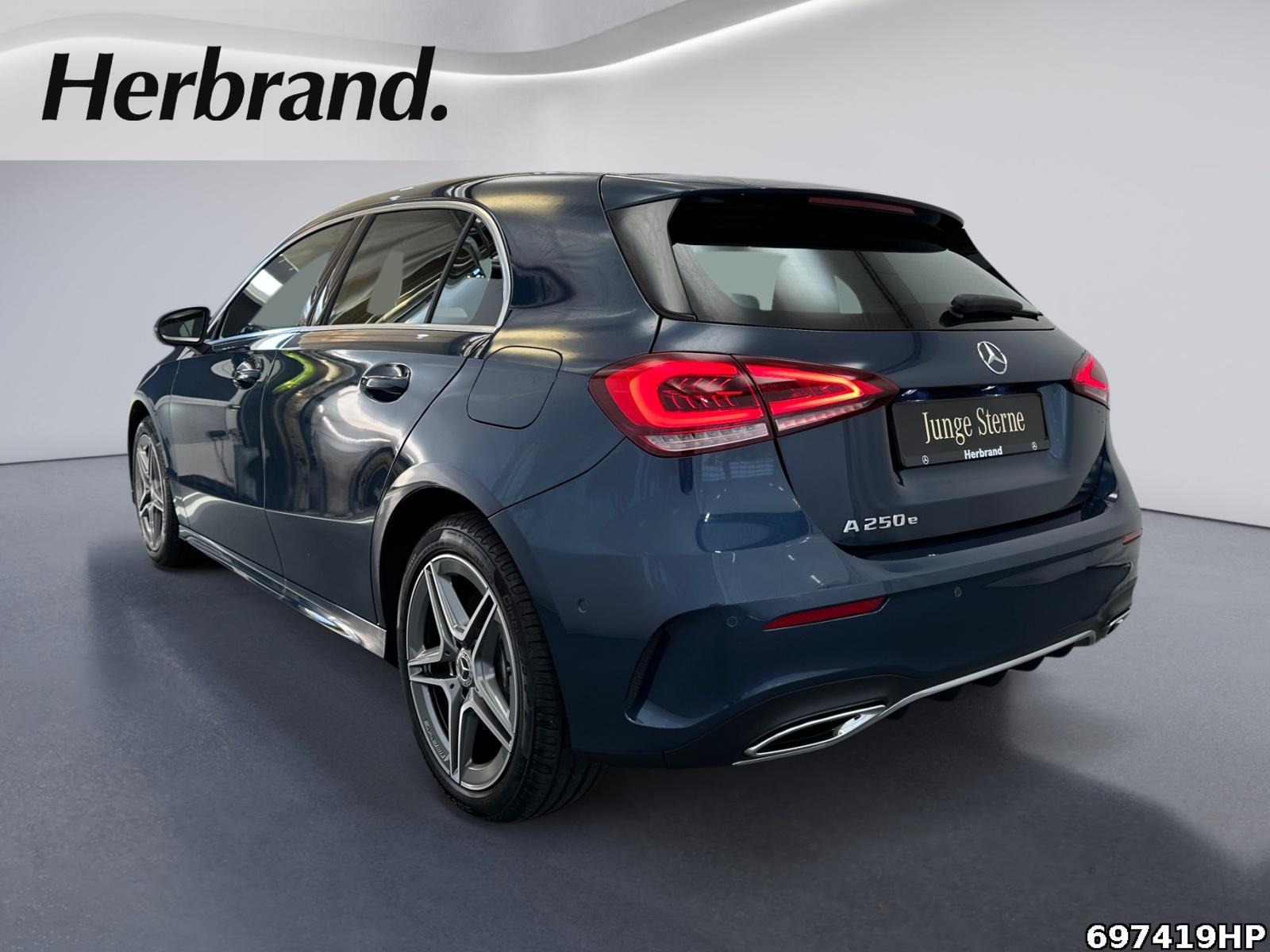 Fahrzeugabbildung Mercedes-Benz A 250 AMG Ambiente Apple CarPlay Kamera