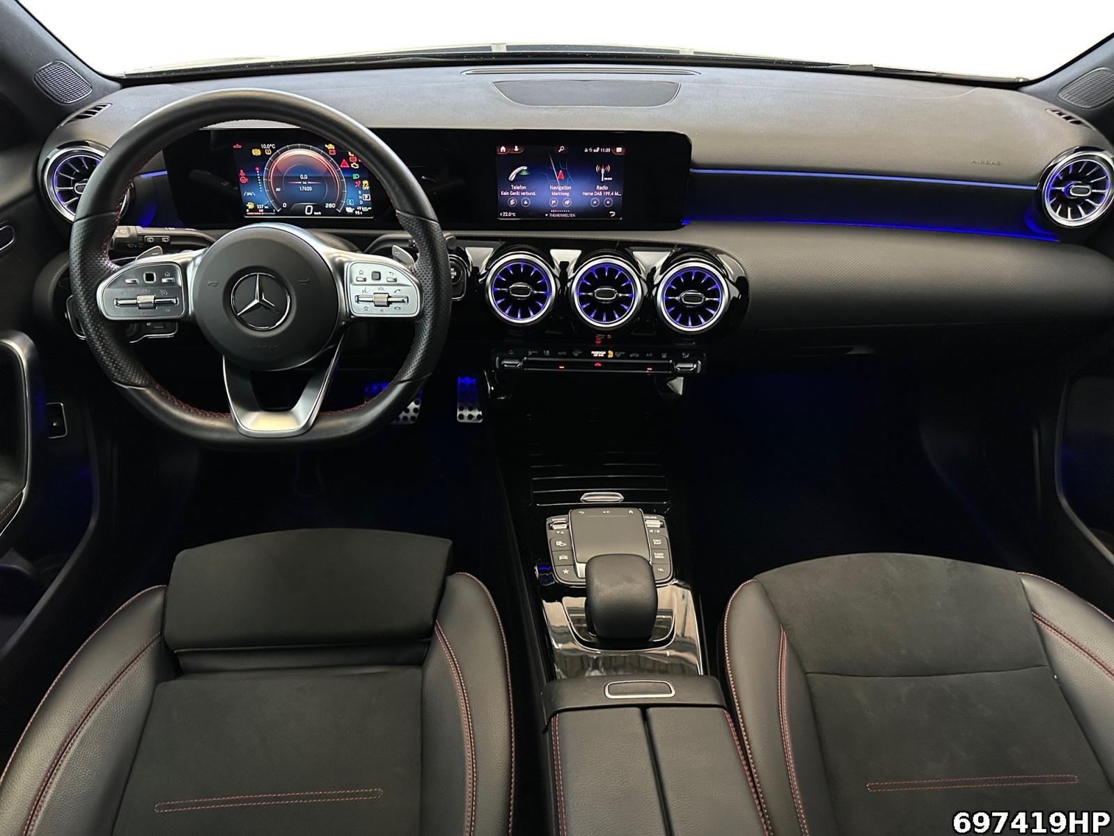 Fahrzeugabbildung Mercedes-Benz A 250 AMG Ambiente Apple CarPlay Kamera