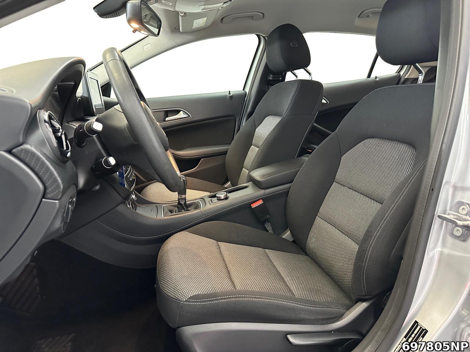 Fahrzeugabbildung Mercedes-Benz GLA 180 Sitzheizung Navigation Business-Paket