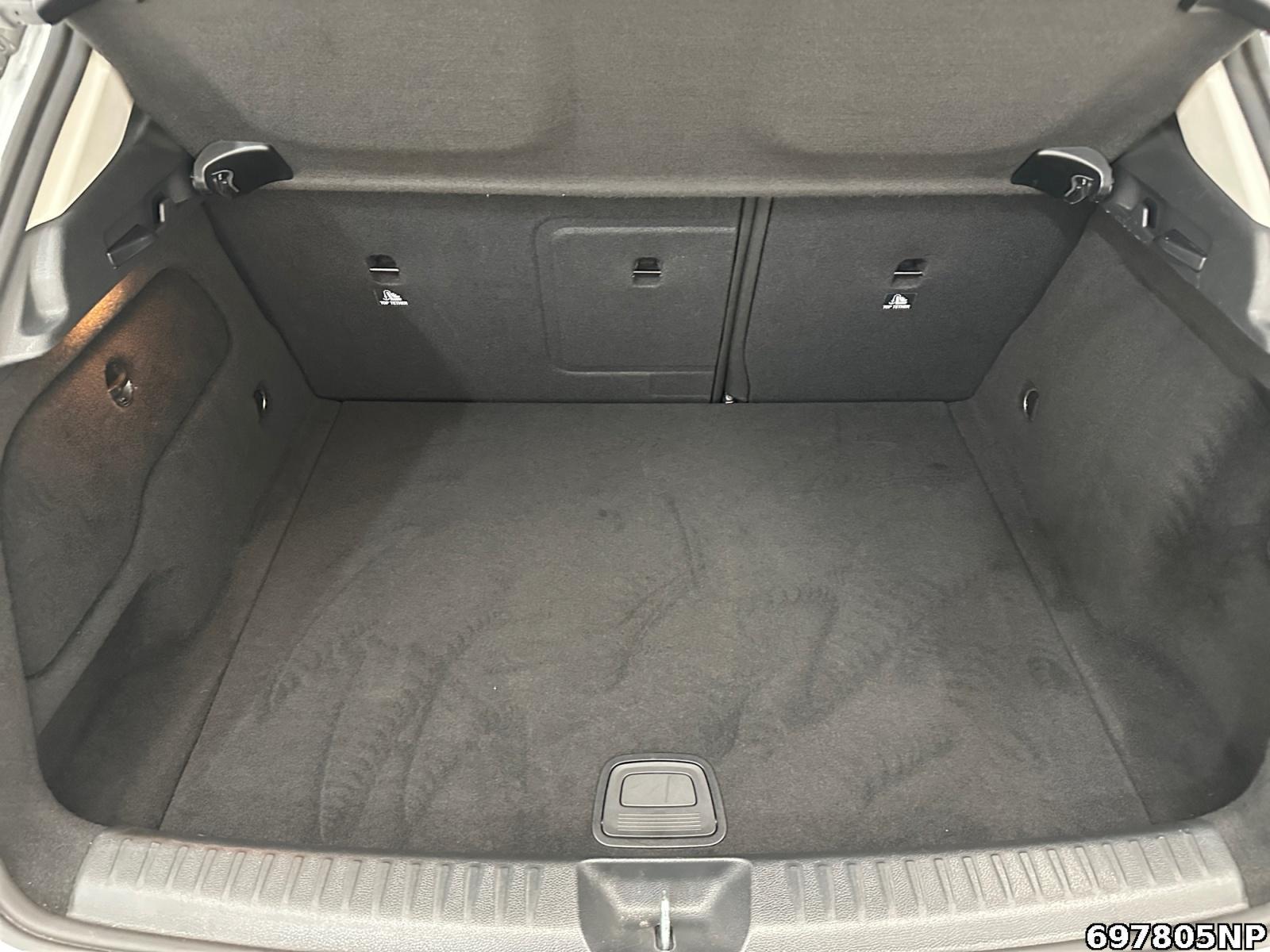 Fahrzeugabbildung Mercedes-Benz GLA 180 Sitzheizung Navigation Business-Paket