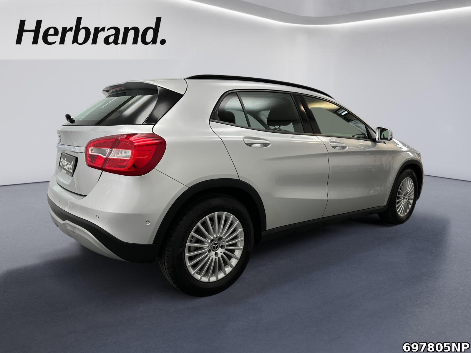 Fahrzeugabbildung Mercedes-Benz GLA 180 Sitzheizung Navigation Business-Paket
