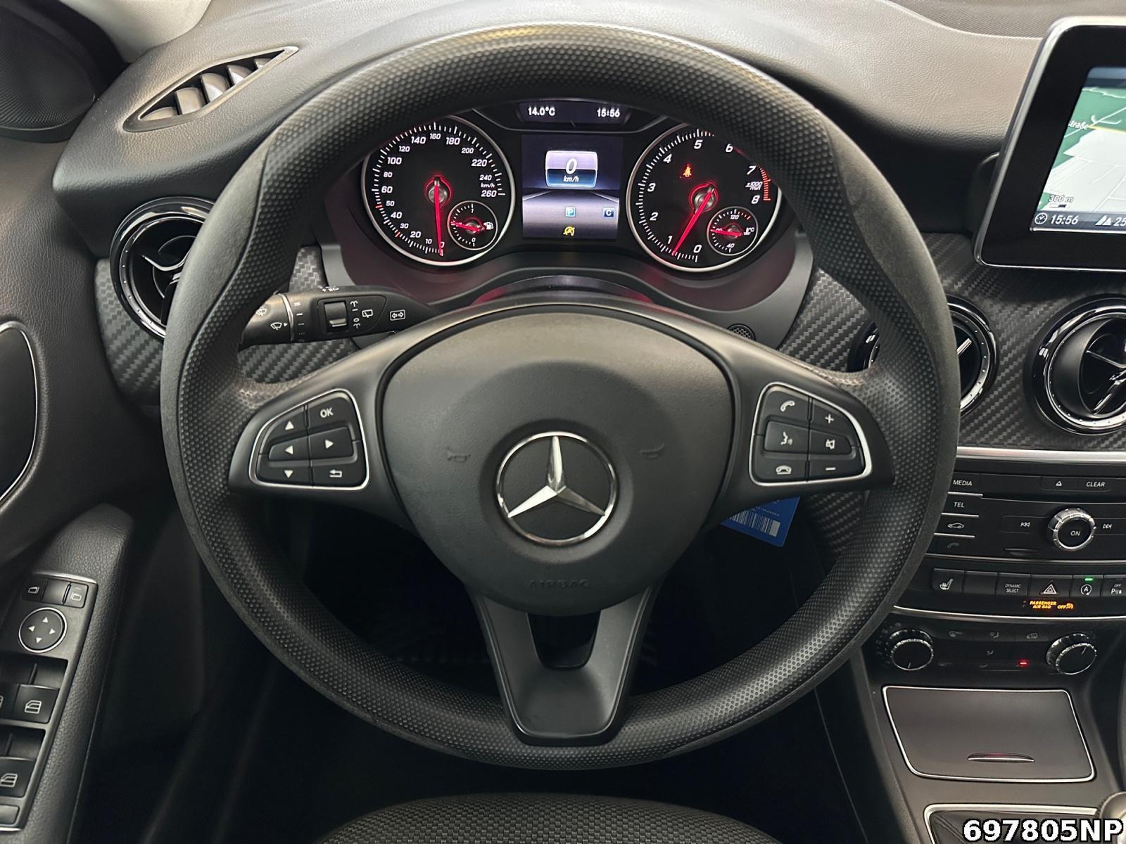 Fahrzeugabbildung Mercedes-Benz GLA 180 Sitzheizung Navigation Business-Paket