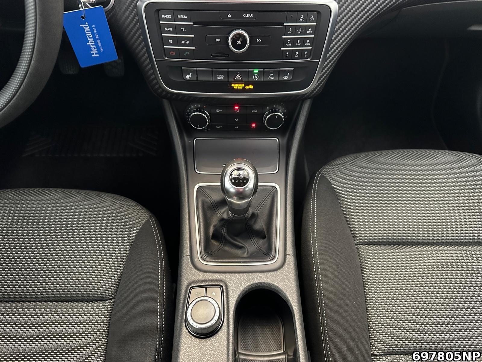Fahrzeugabbildung Mercedes-Benz GLA 180 Sitzheizung Navigation Business-Paket
