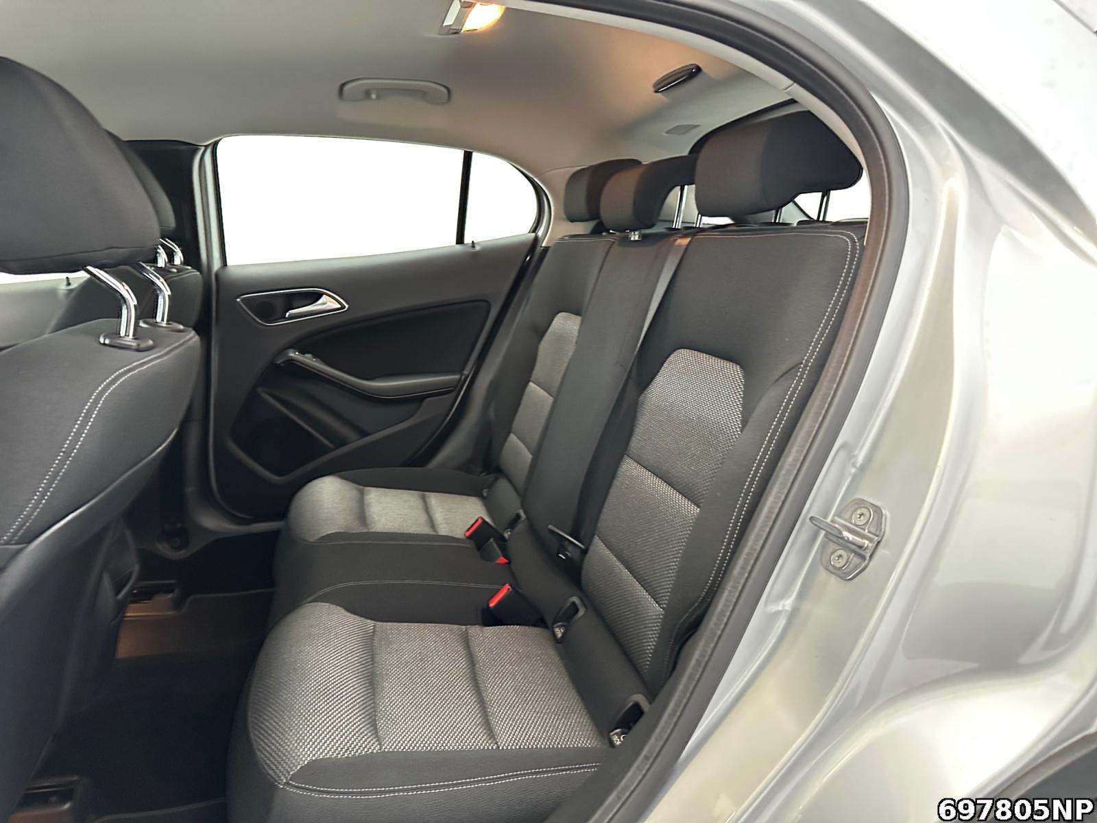 Fahrzeugabbildung Mercedes-Benz GLA 180 Sitzheizung Navigation Business-Paket