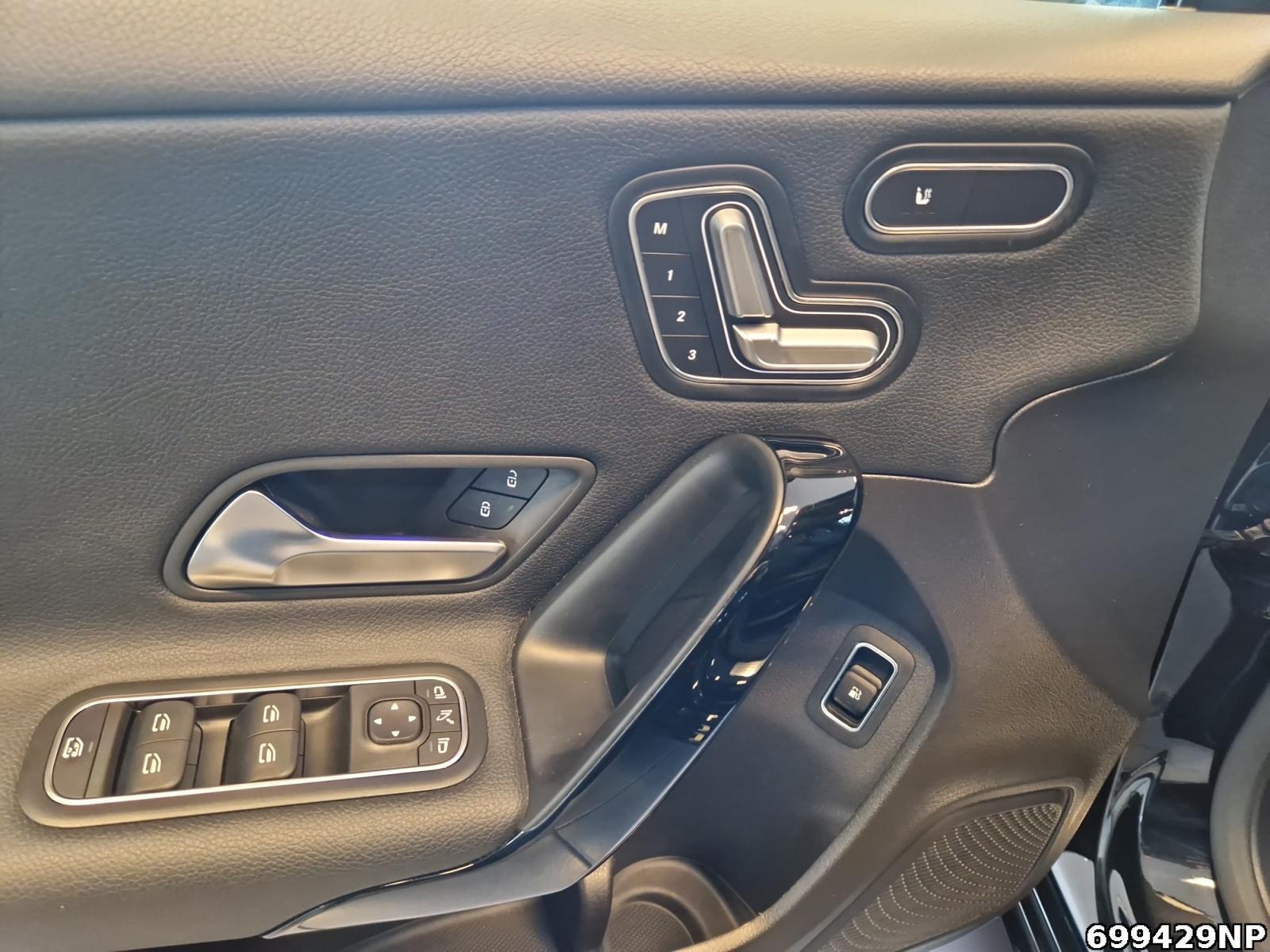 Fahrzeugabbildung Mercedes-Benz A 250 Style Pano Distronic Mulibeam Memory