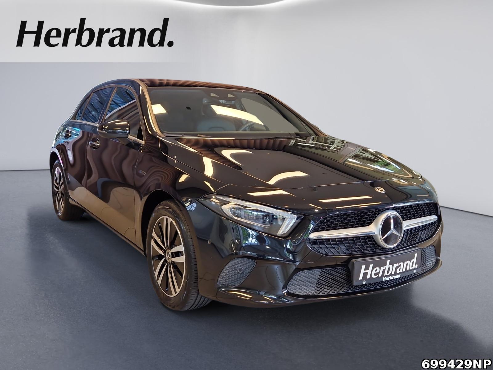 Fahrzeugabbildung Mercedes-Benz A 250 Style Pano Distronic Mulibeam Memory