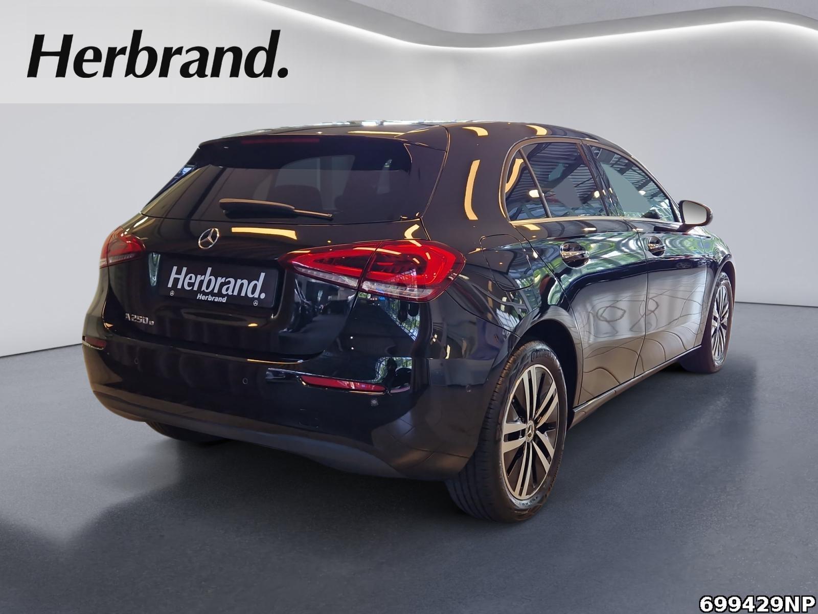 Fahrzeugabbildung Mercedes-Benz A 250 Style Pano Distronic Mulibeam Memory