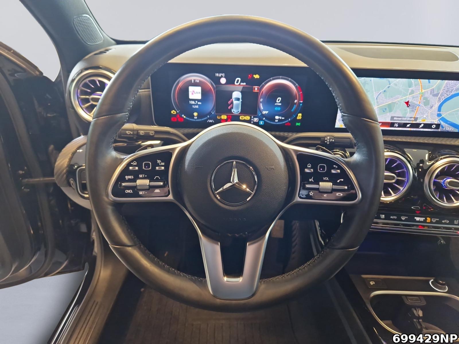 Fahrzeugabbildung Mercedes-Benz A 250 Style Pano Distronic Mulibeam Memory