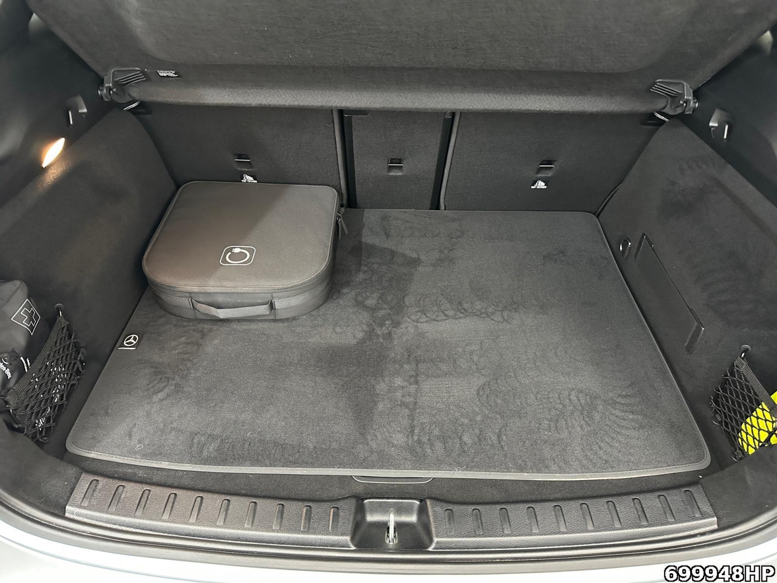 Fahrzeugabbildung Mercedes-Benz EQA AMG Memory 360°Cam Distronic Sportsitze