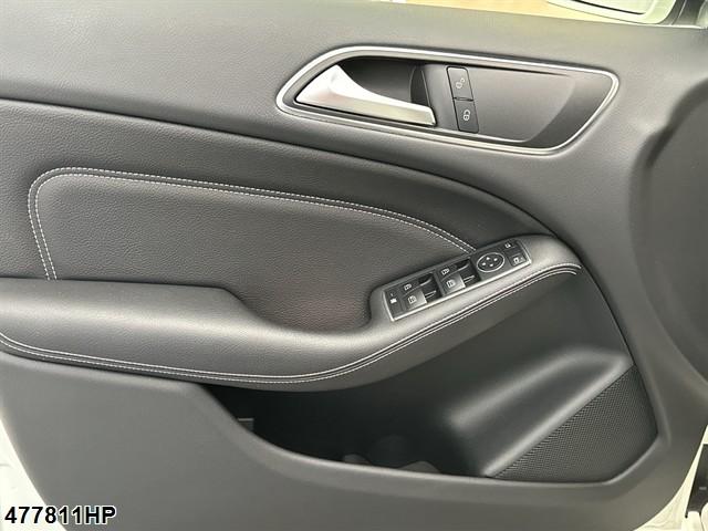 Fahrzeugabbildung Mercedes-Benz B 180 Urban Navi AHK LED PDC