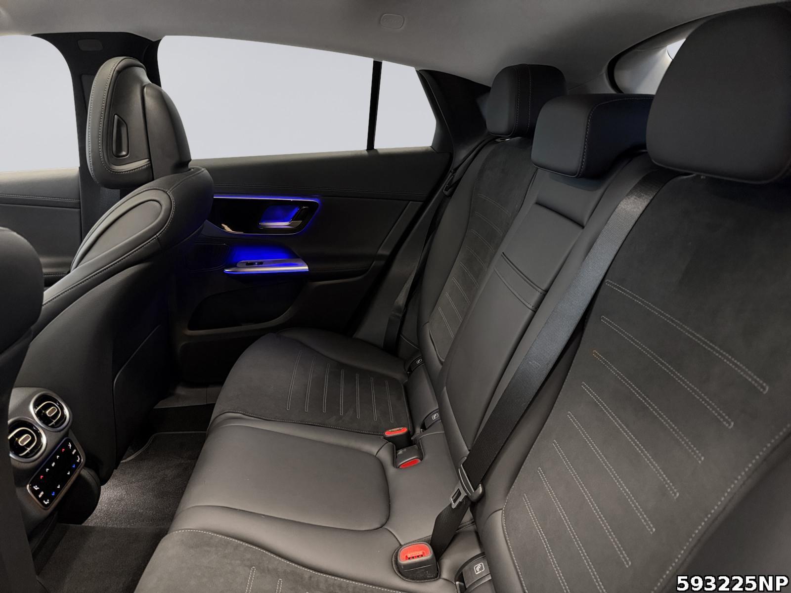 Fahrzeugabbildung Mercedes-Benz GLC 300 d 4M AMG Pano AHK LED Ambiente CarPlay.