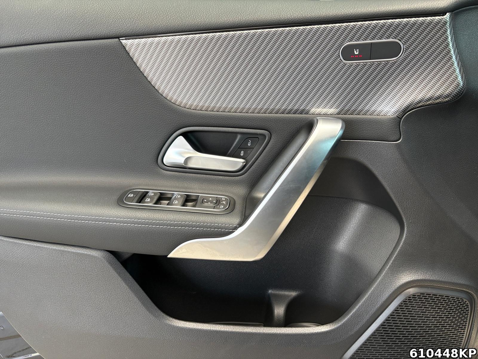 Fahrzeugabbildung Mercedes-Benz A 180 Progressive AHK Distronic Sitzhzg LED DAB