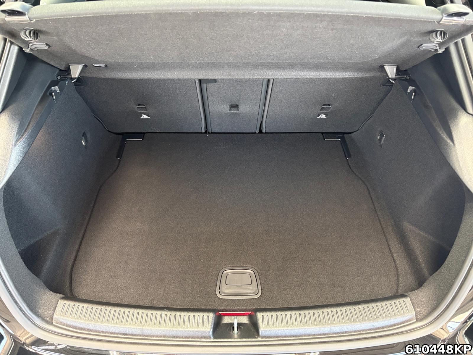 Fahrzeugabbildung Mercedes-Benz A 180 Progressive AHK Distronic Sitzhzg LED DAB