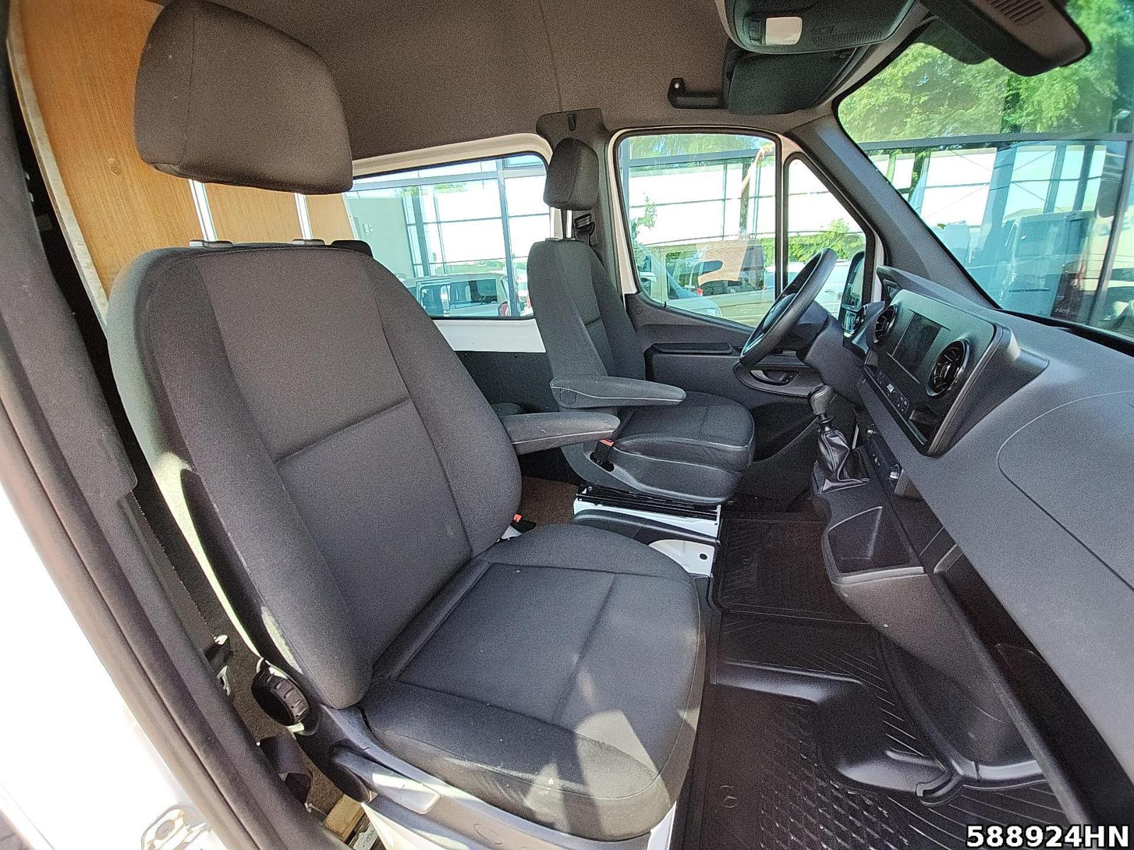 Fahrzeugabbildung Mercedes-Benz Sprinter 315 Maxi Mixto 4 Sitze